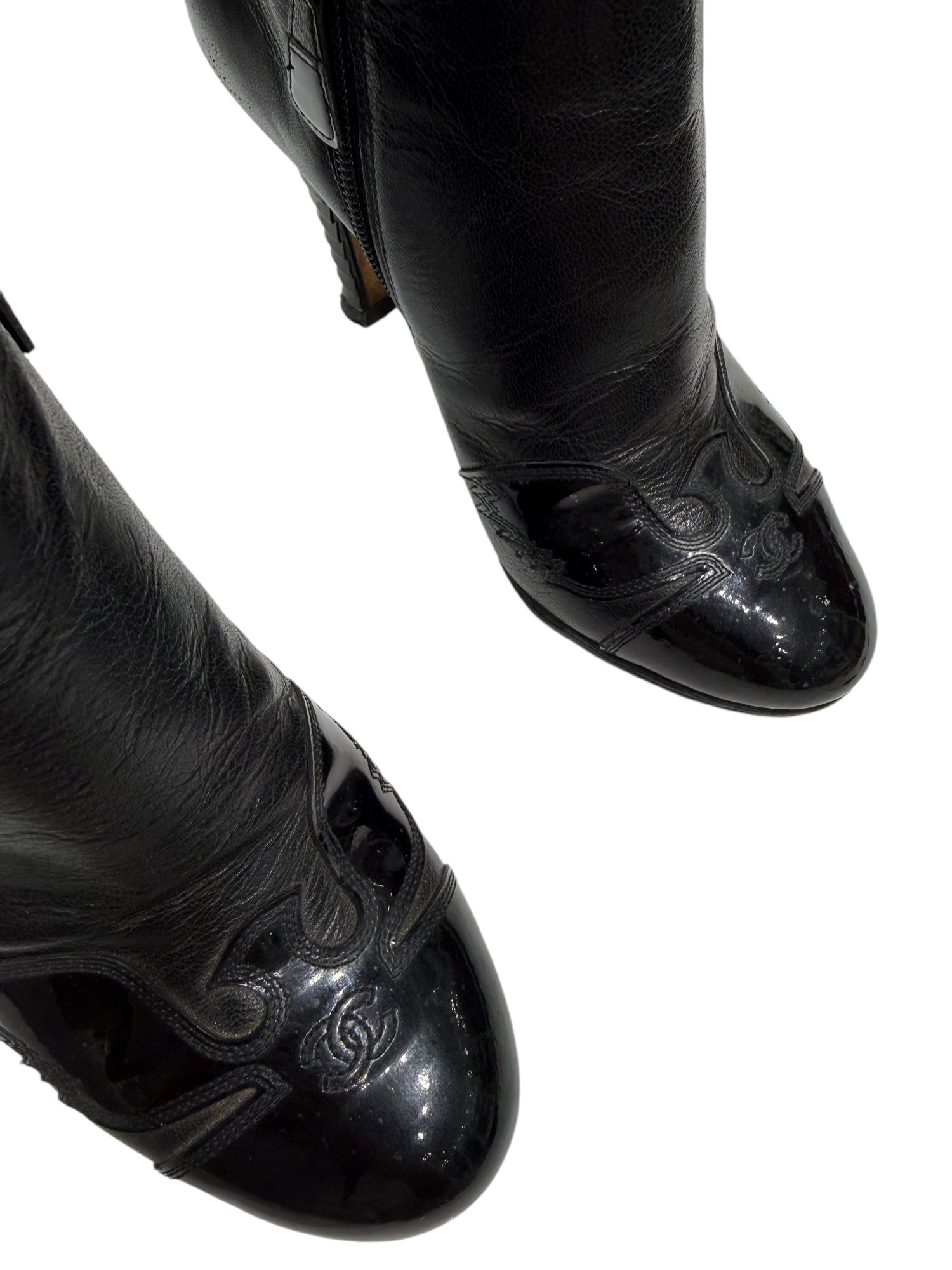 Chanel - Bottines en cuir lisse et bout vernis T36,5