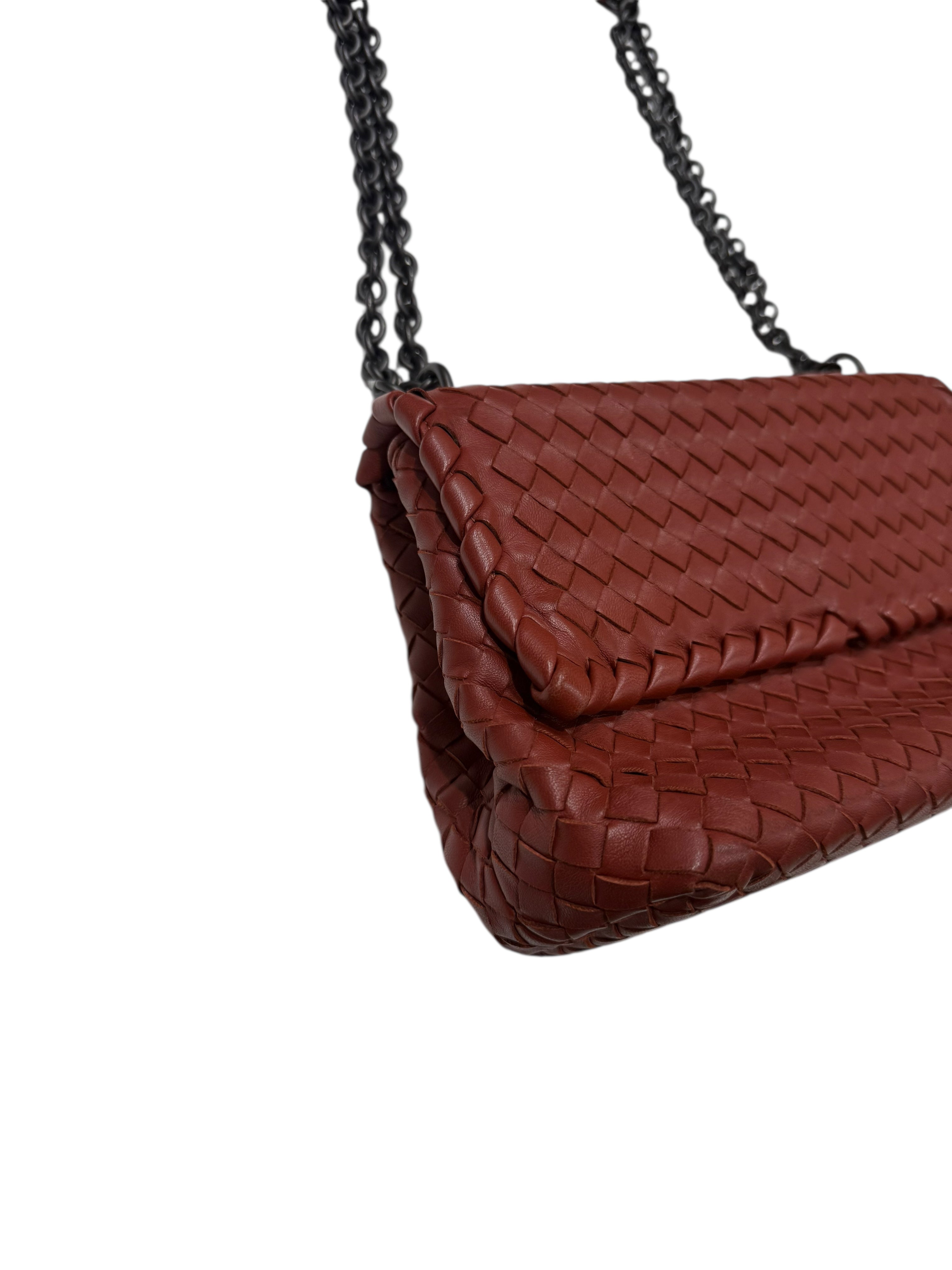 Bottega Veneta - Sac à rabat Intrecciato cuir rouge