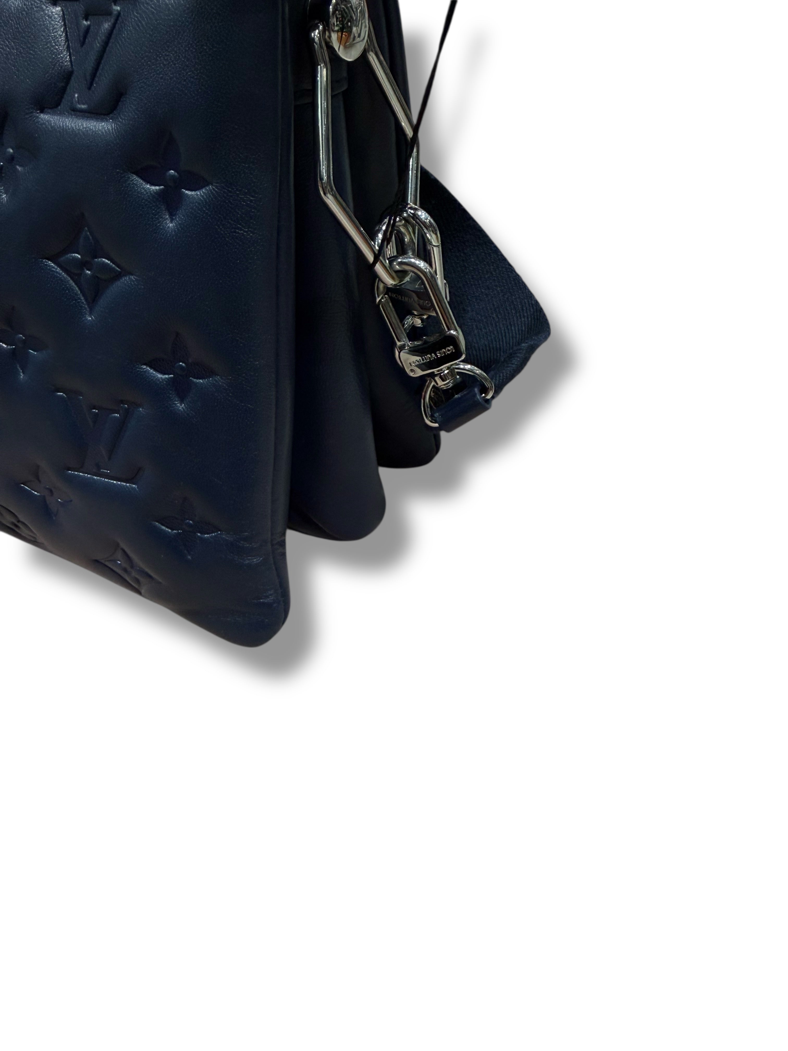 Louis Vuitton - Sac Coussin PM bleu navy