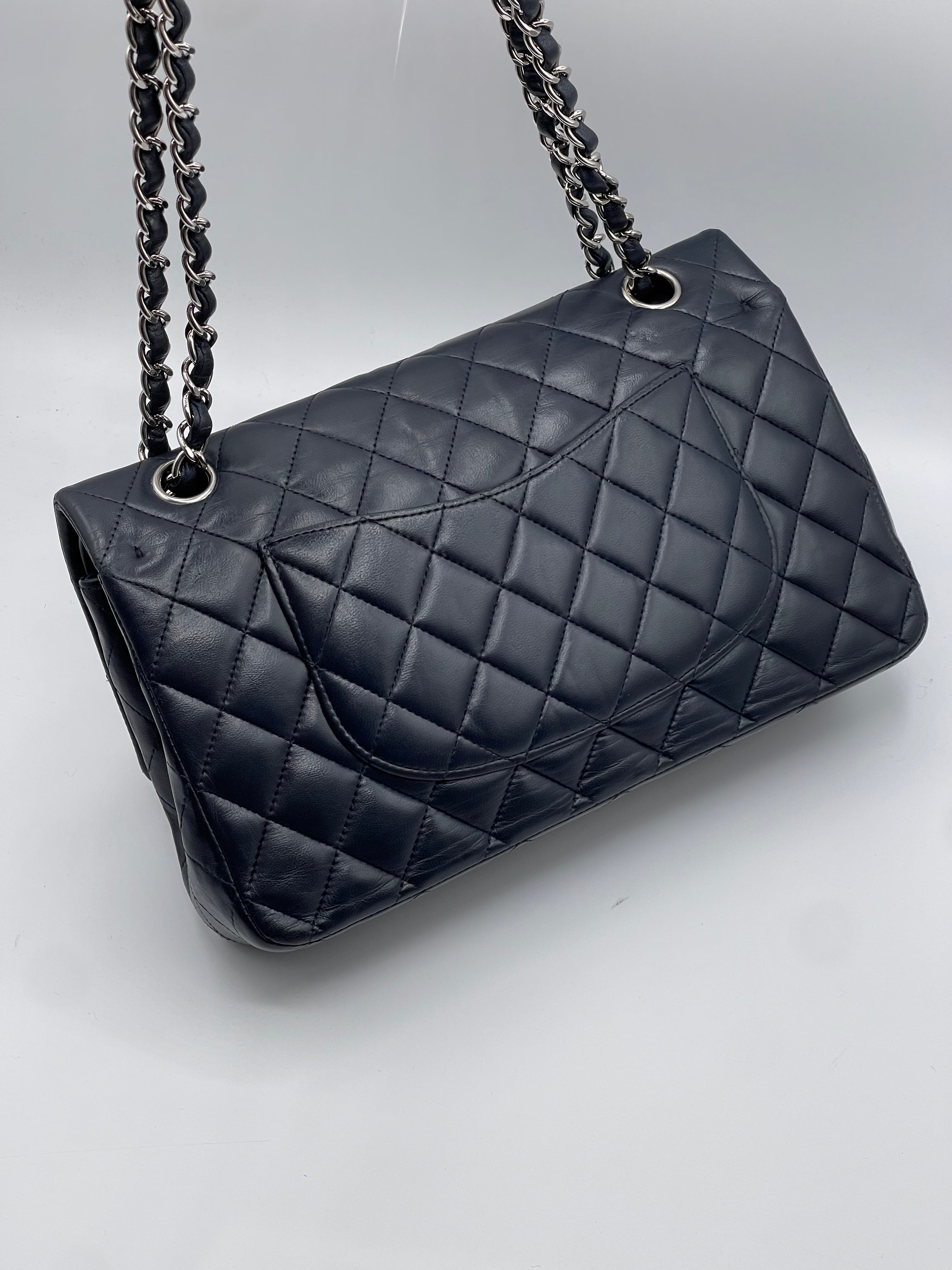 Chanel - Sac 11.12 classique timeless 25 bleu marine