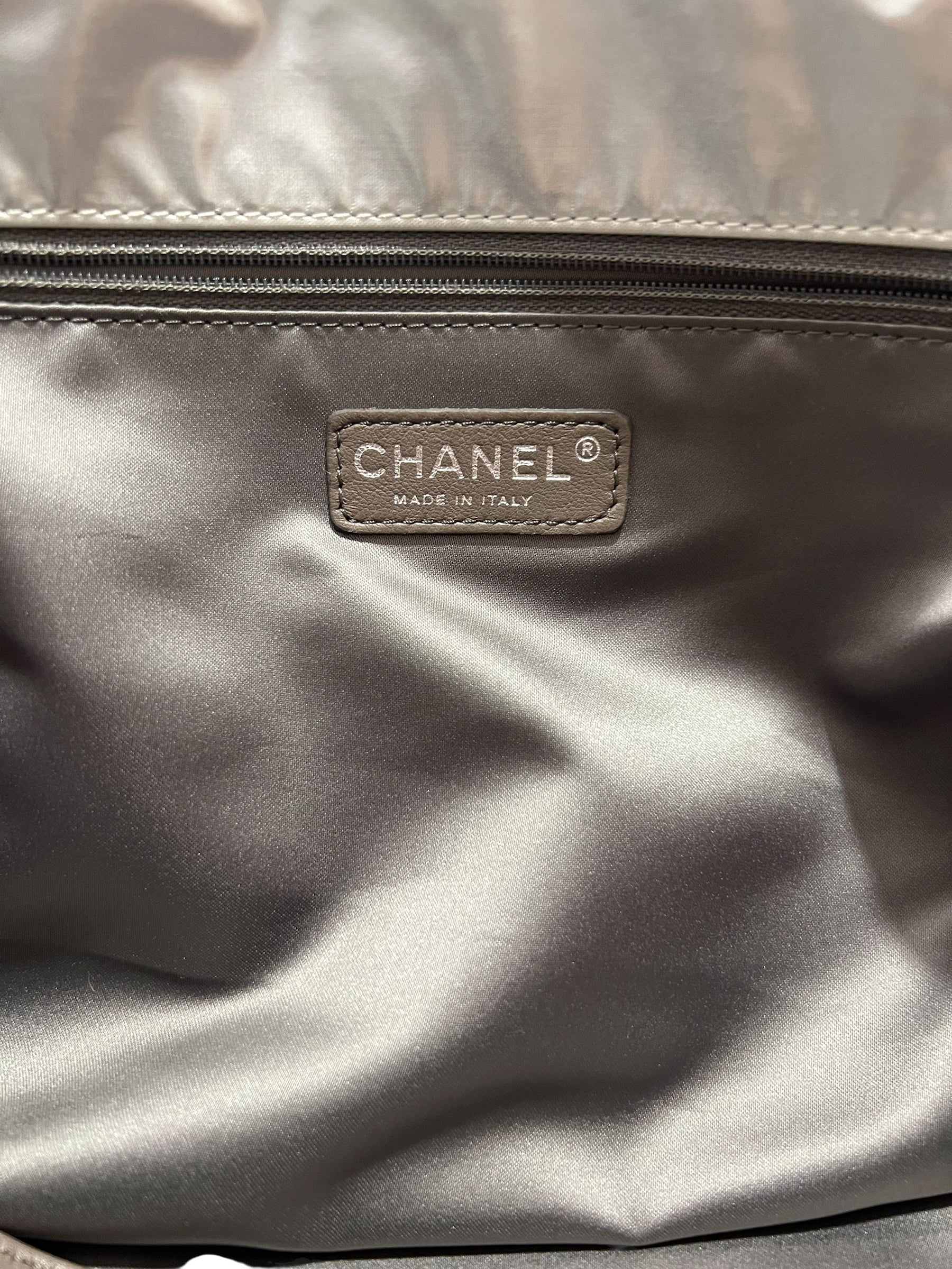 Chanel - Umhängetasche aus Vinyl