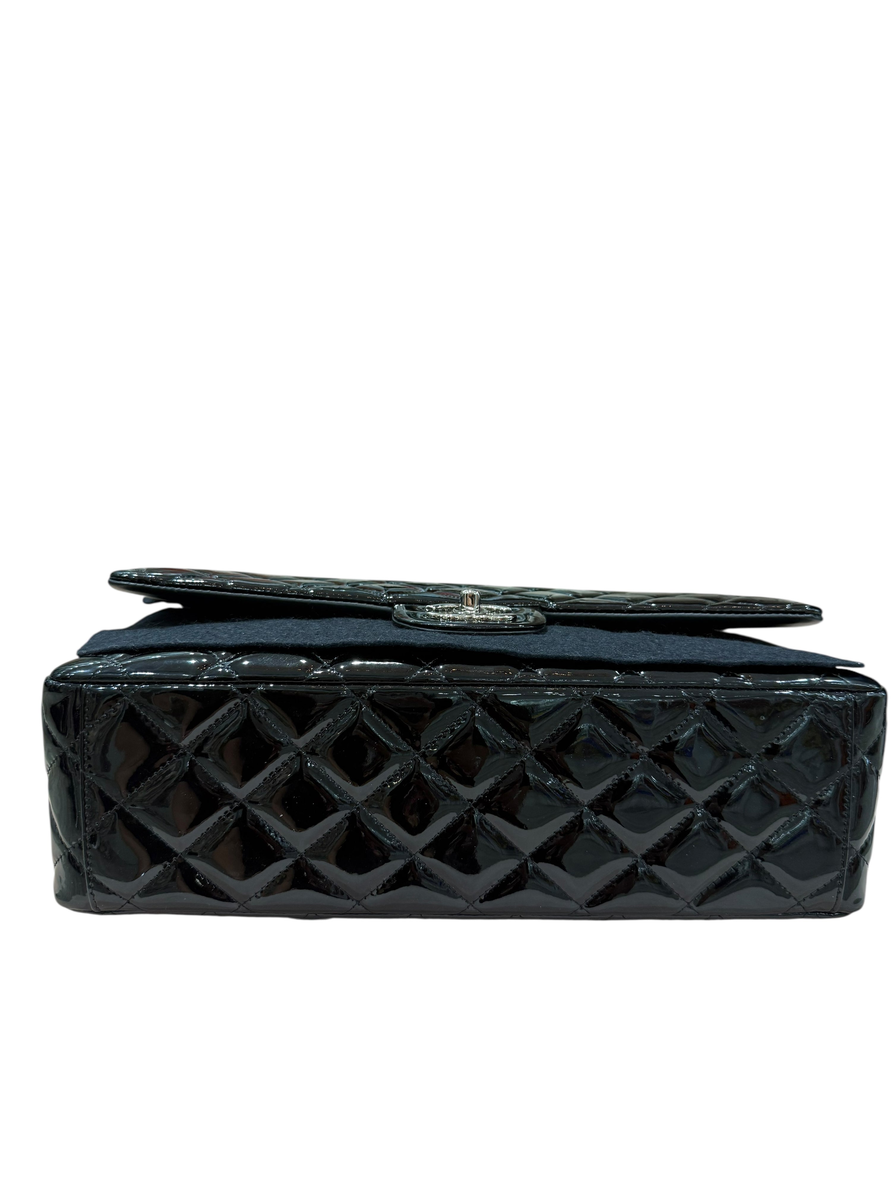 Chanel - Klassische Tasche 11:12 Maxi Jumbo aus lackiertem Leder