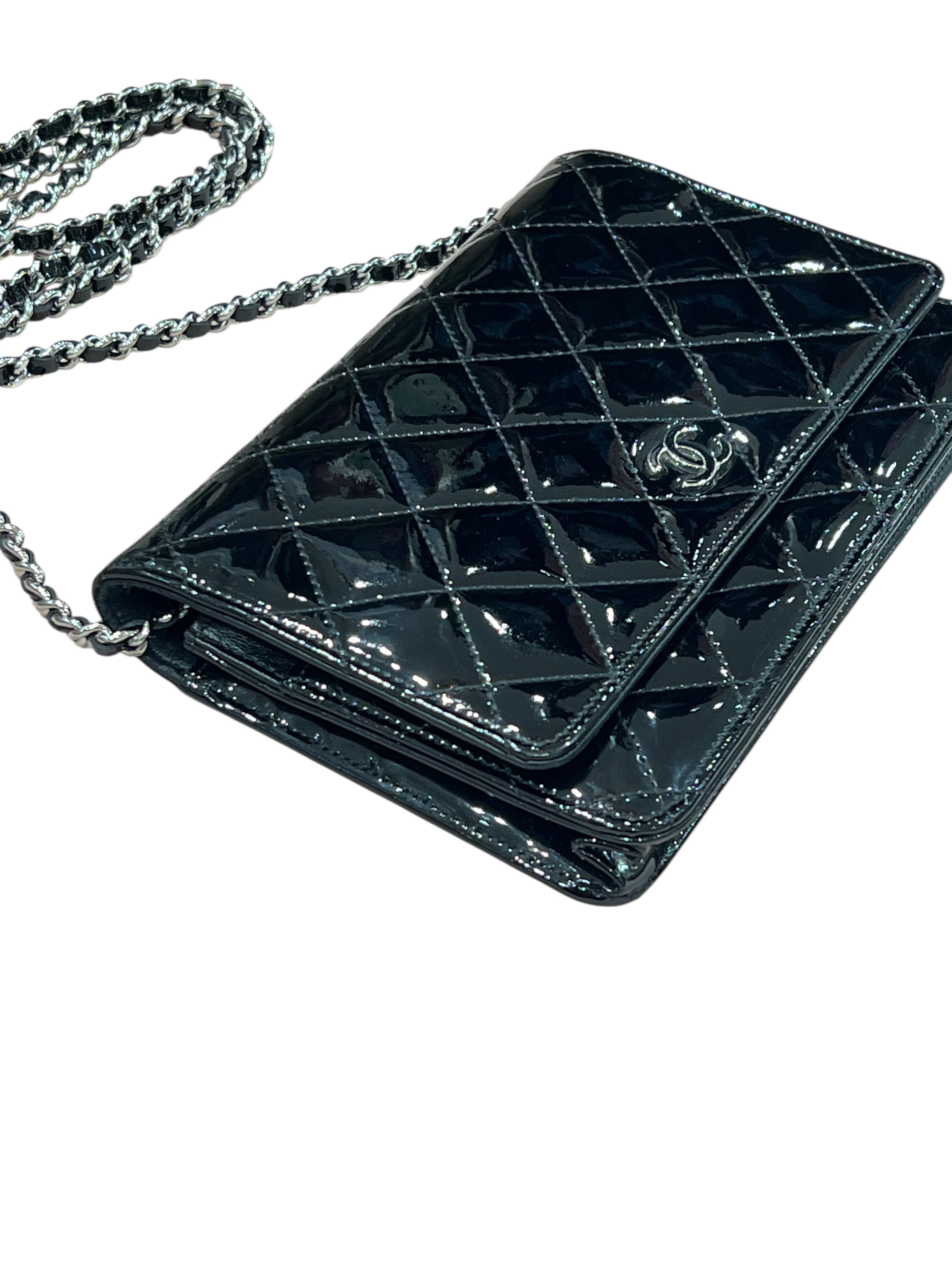 Chanel - wallet on chain cuir verni noir
