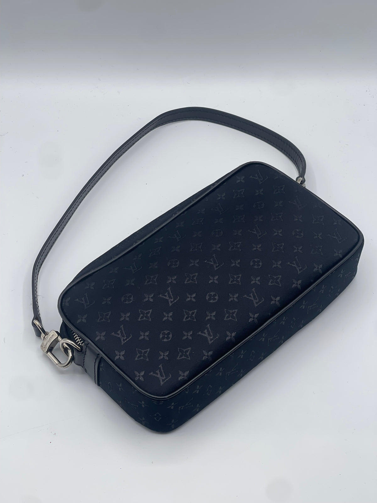 Louis Vuitton - Limited-edition fairy-tale clutch bag