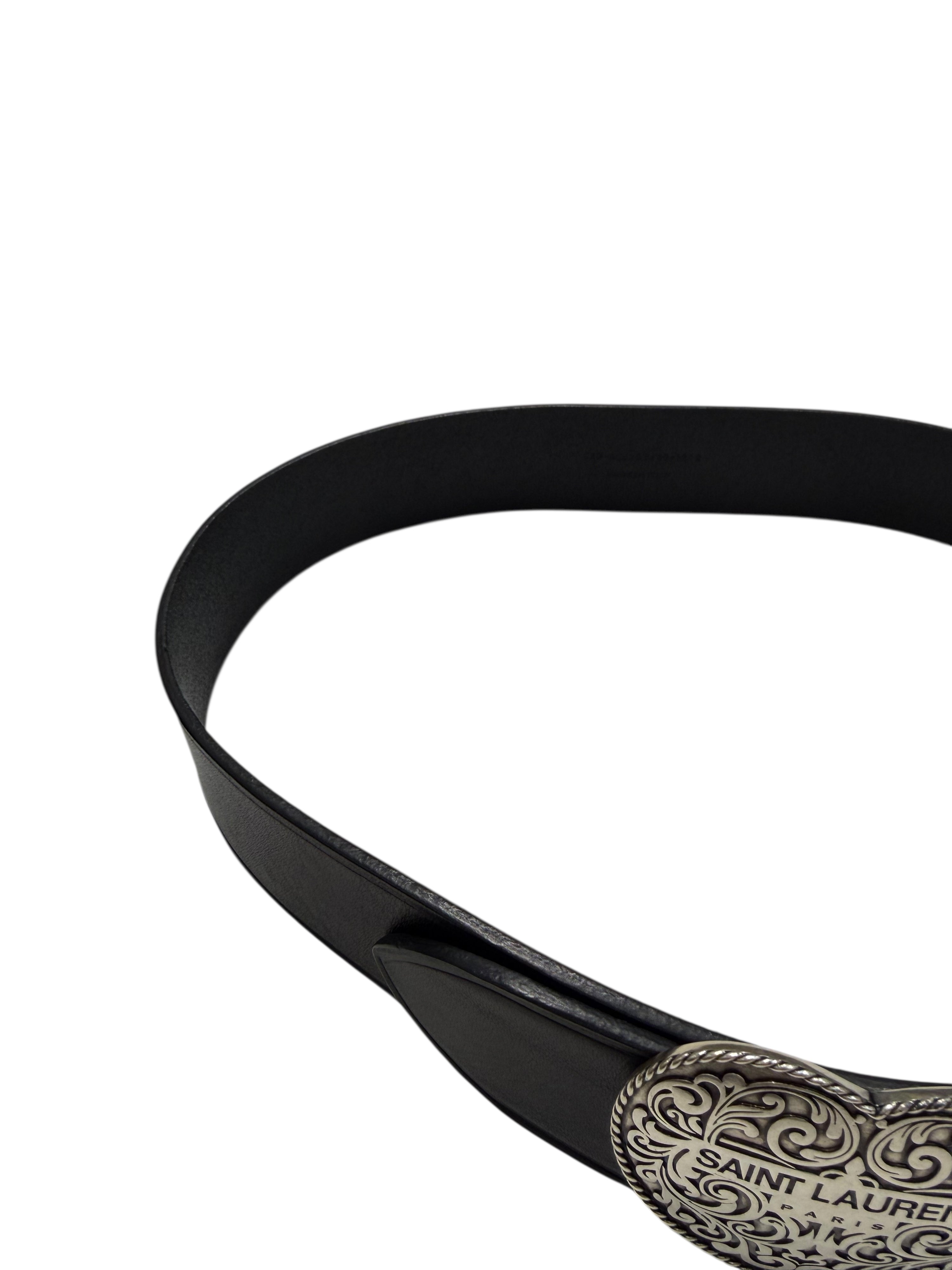 Saint Laurent - Schwarzer Ledergürtel mit silberner Herzschließe T80