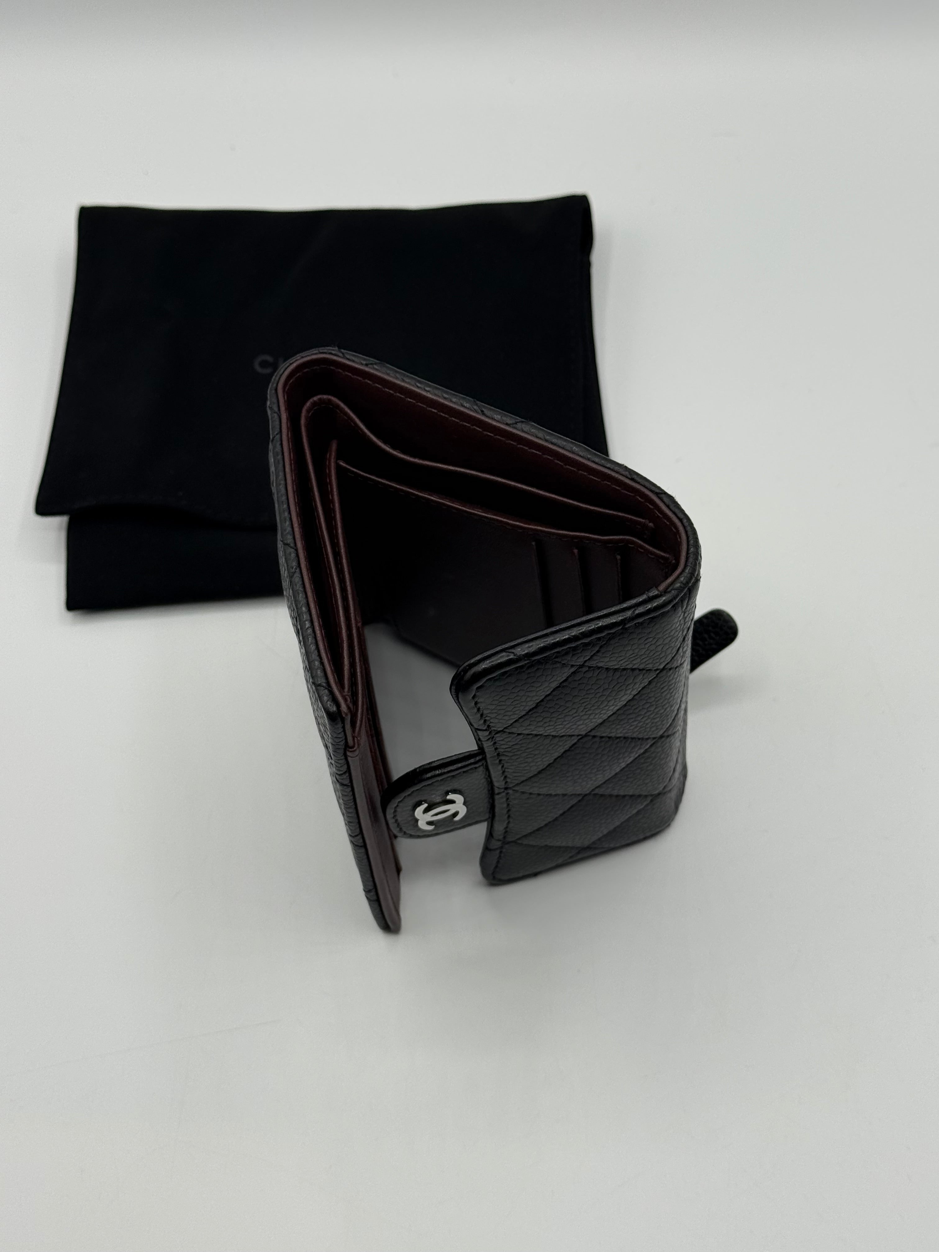 Chanel - Portefeuille à rabat PM caviar noir