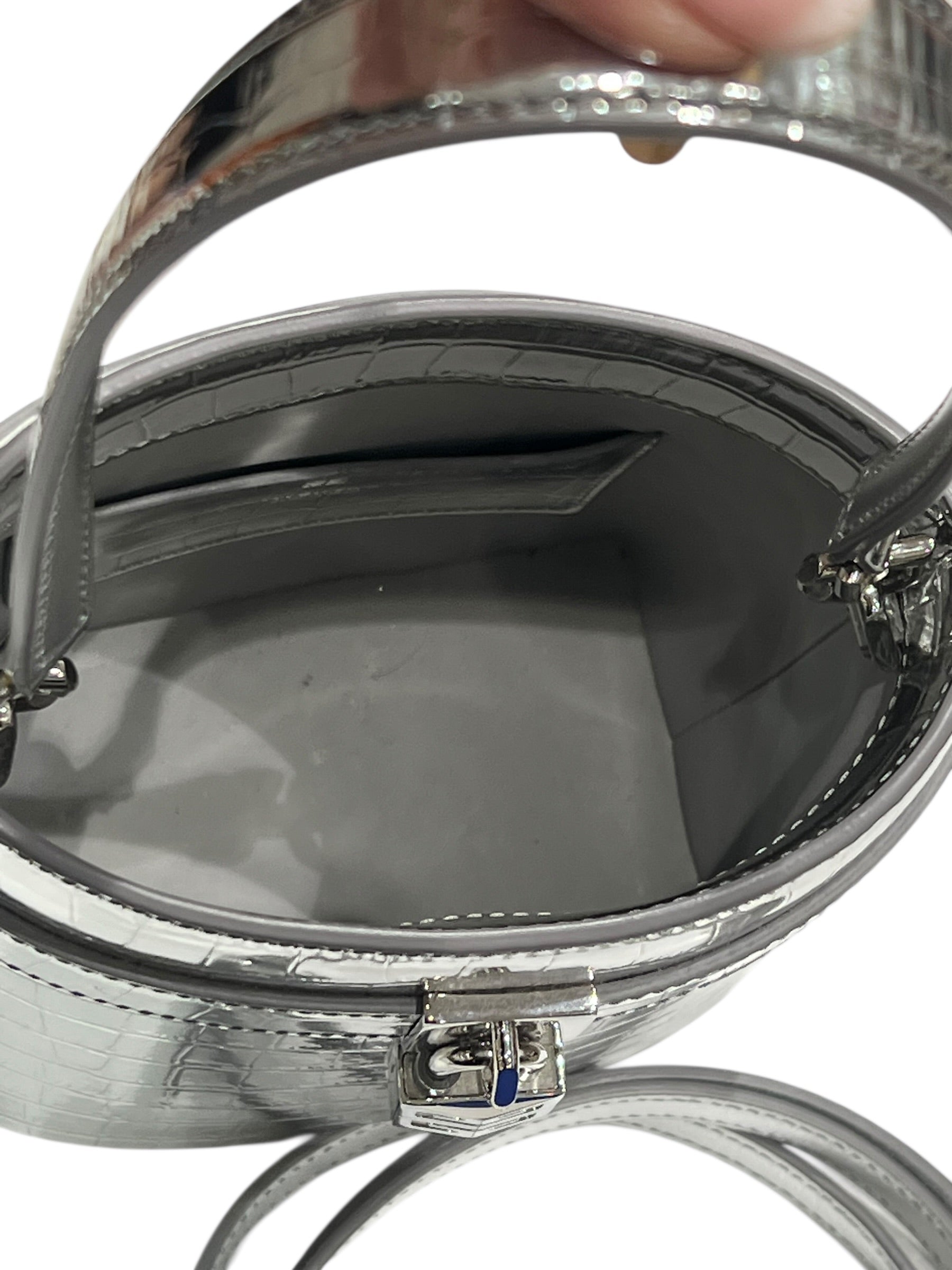 Givenchy Sac Shark Bucket Argenté | Les Folies d’Eugénie