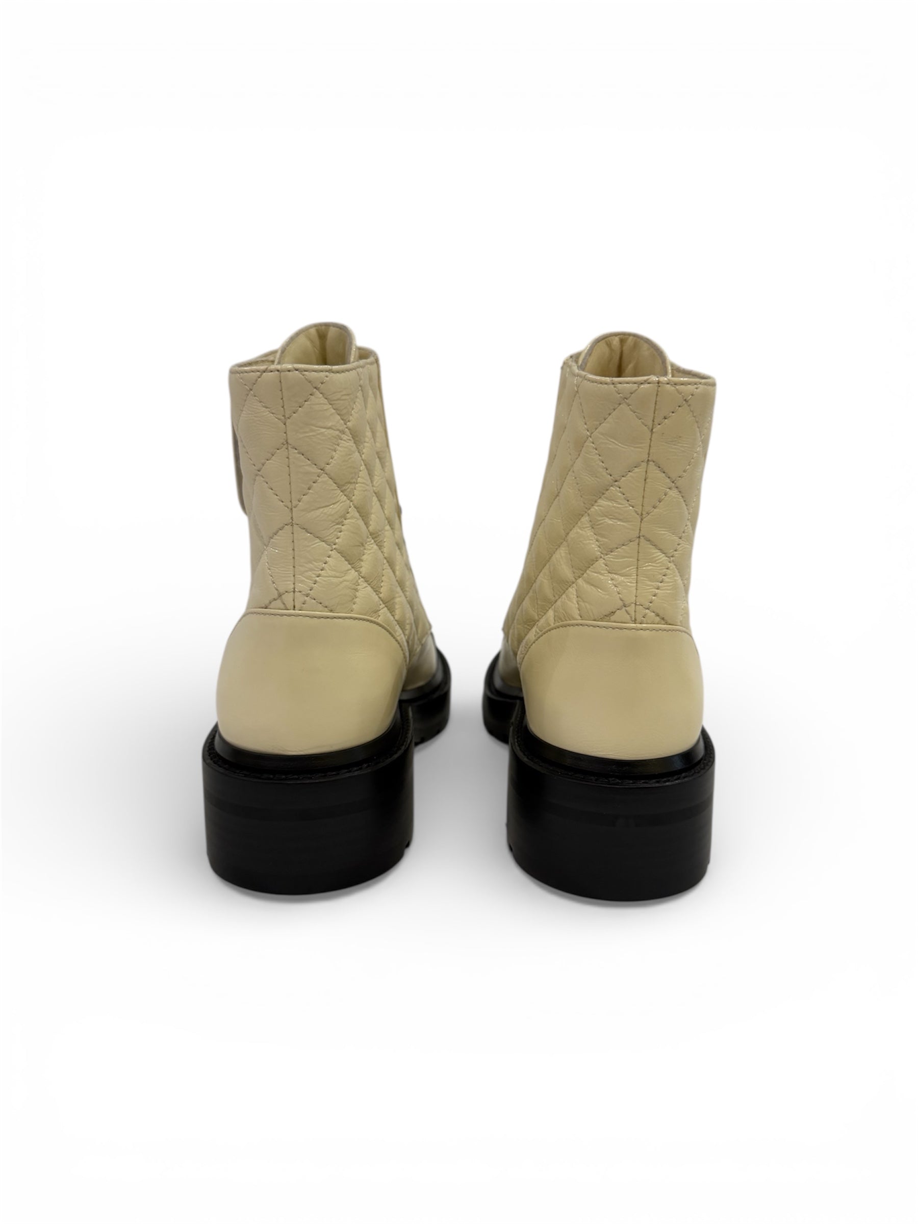 Chanel - Bottines matelassées et CC entrelacés cuir t.36