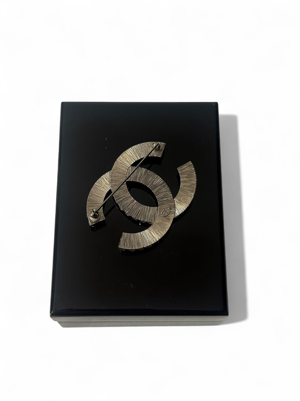 Chanel - Broche CC strass
