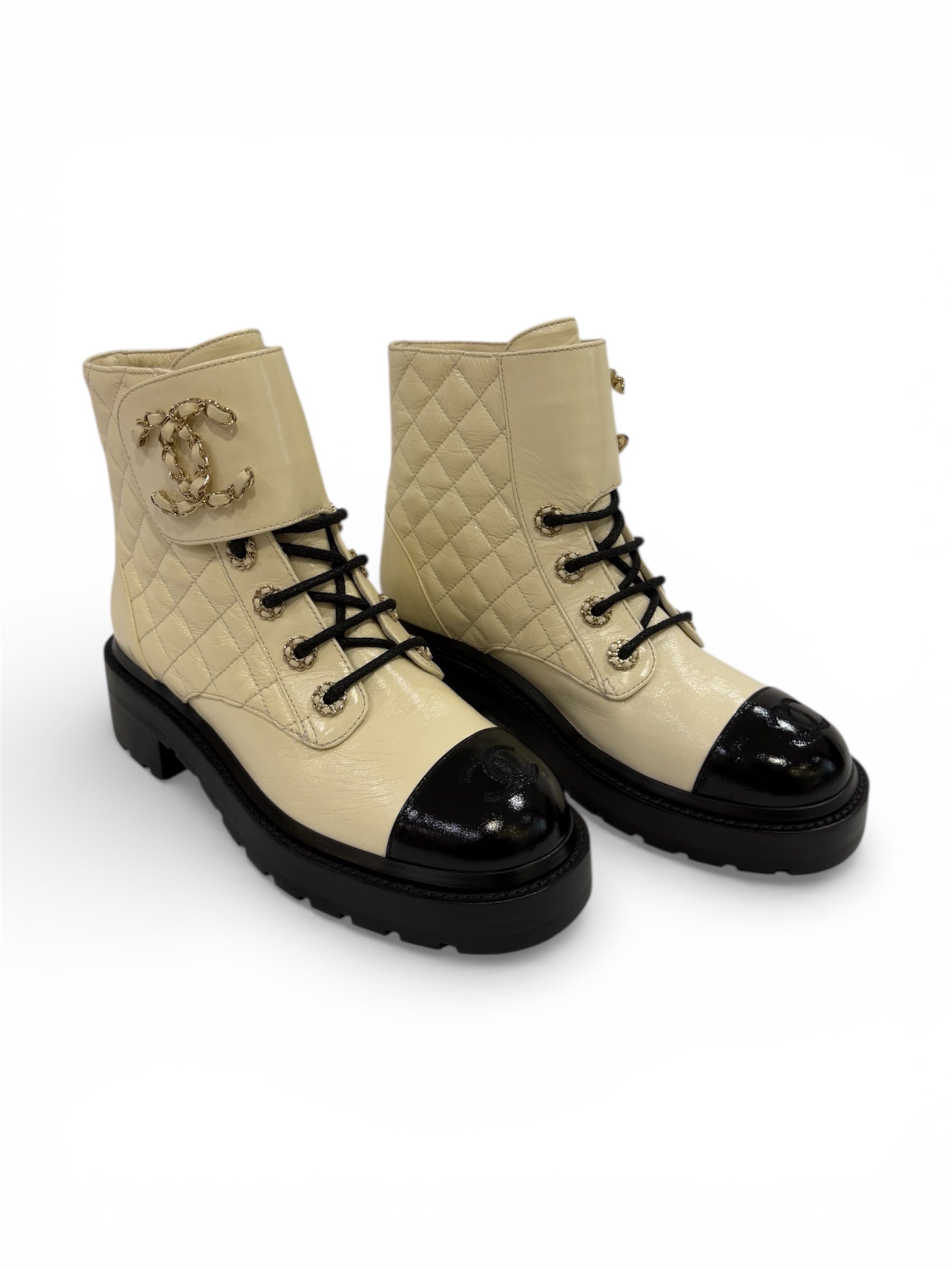 Chanel - Bottines matelassées et CC entrelacés cuir t.36