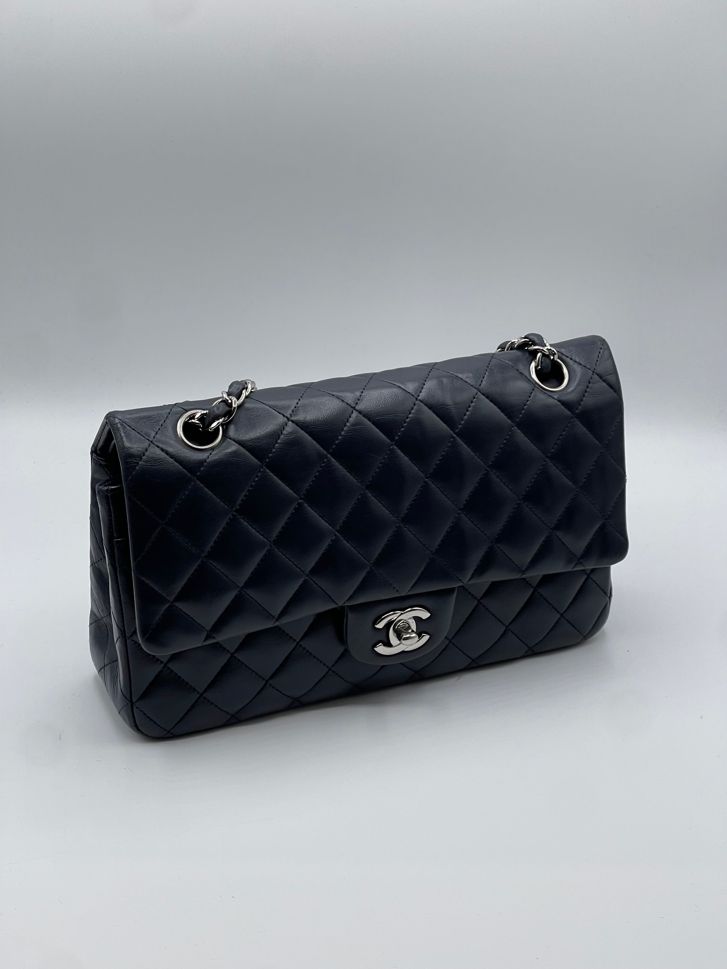 Chanel - Sac 11.12 classique timeless 25 bleu marine