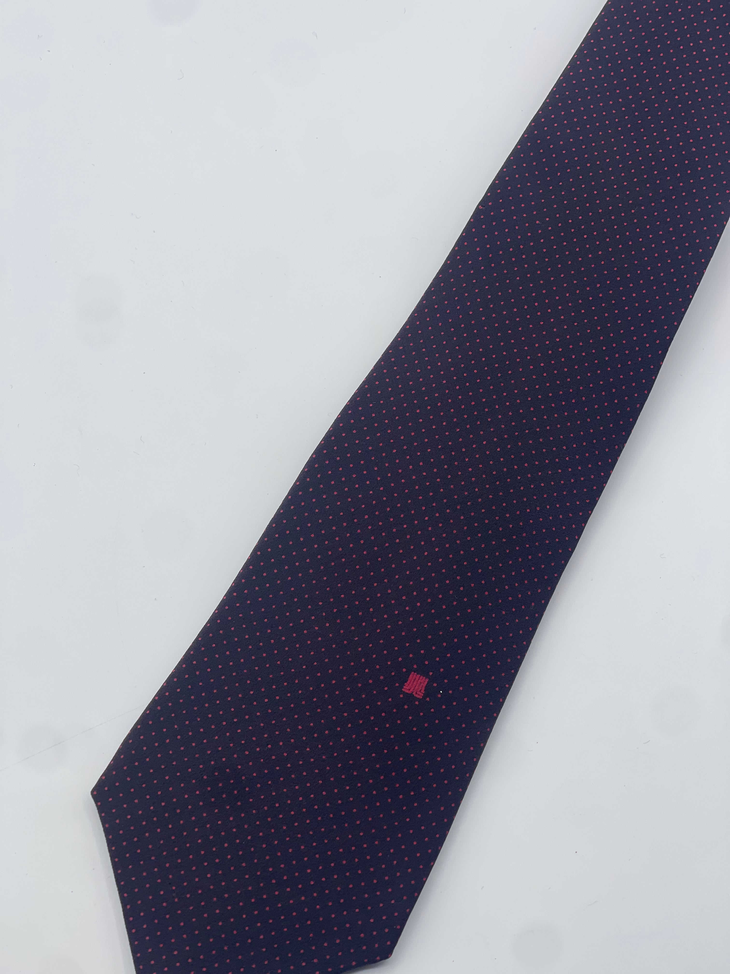 랑방 - 파란 넥타이, 빨간 미니 도트