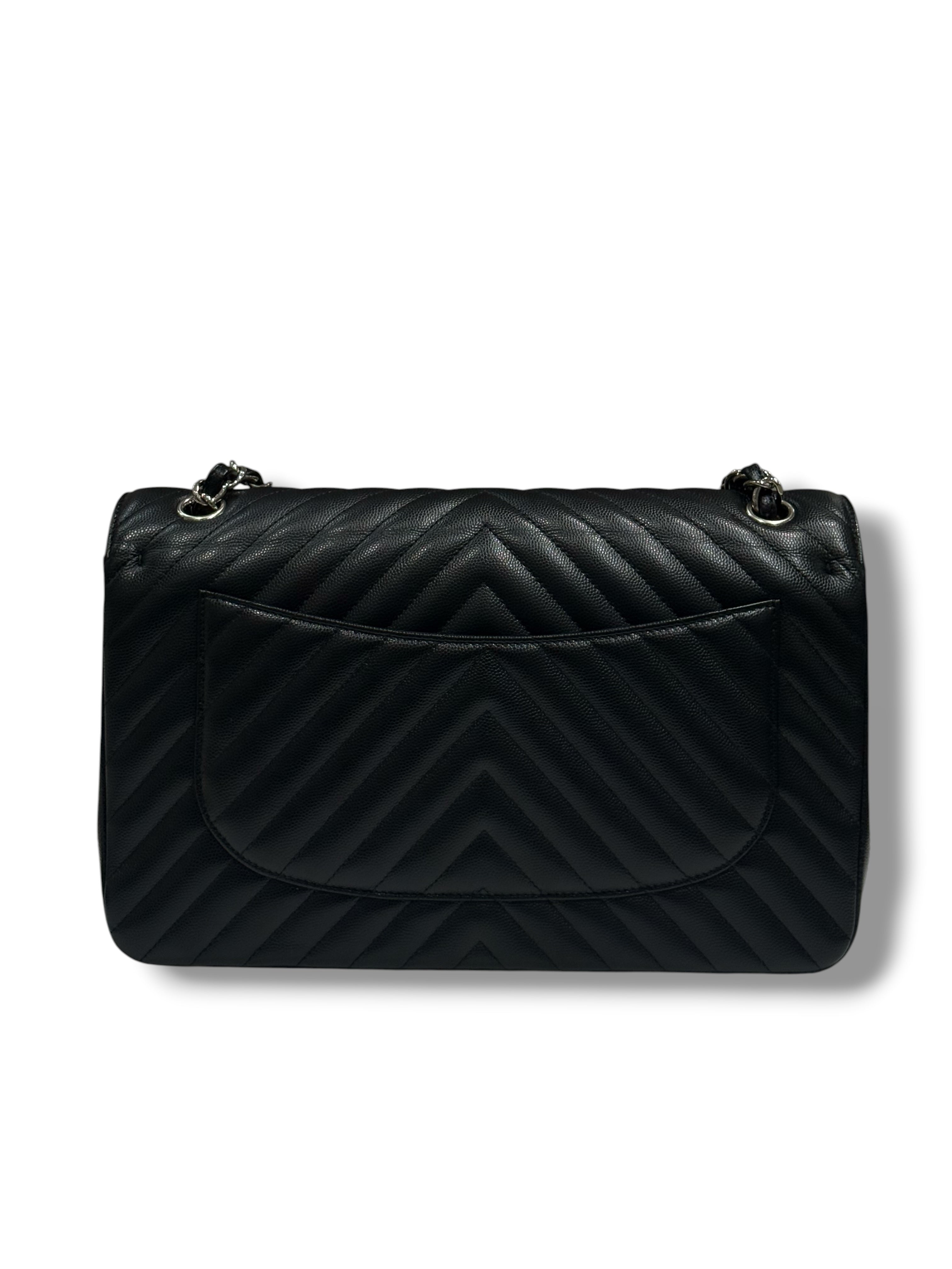 Chanel - Sac Jumbo noir cuir caviar chevron