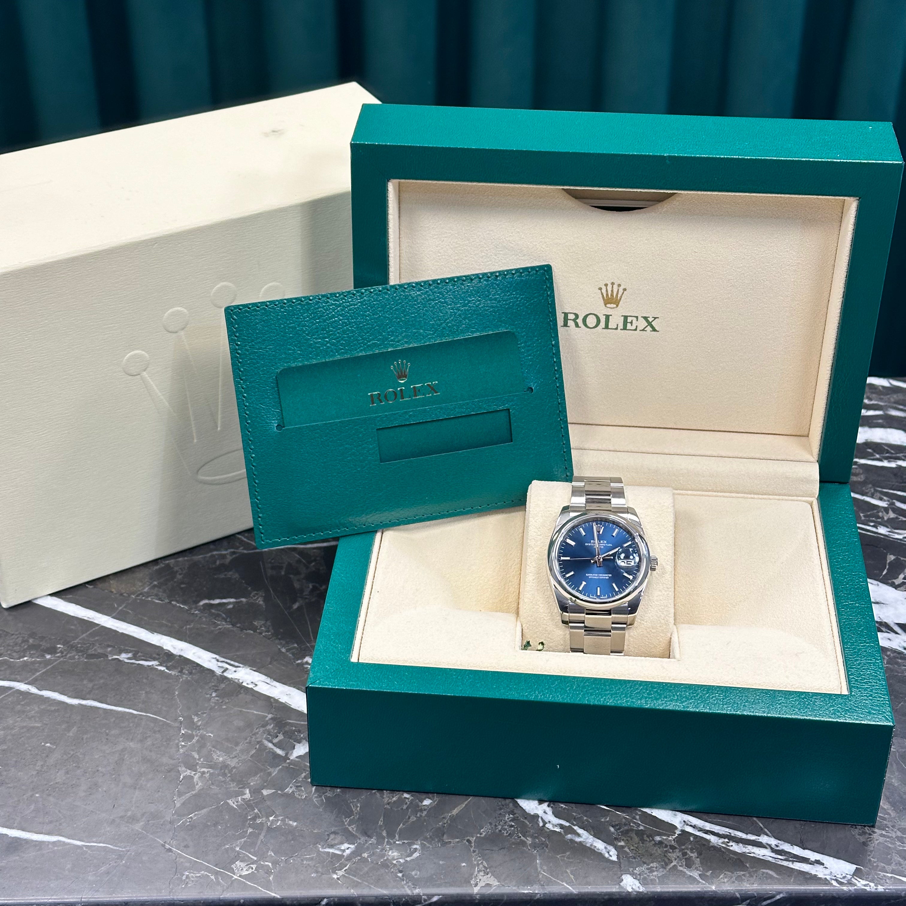 Rolex - Montre Oyster Perpetual Date