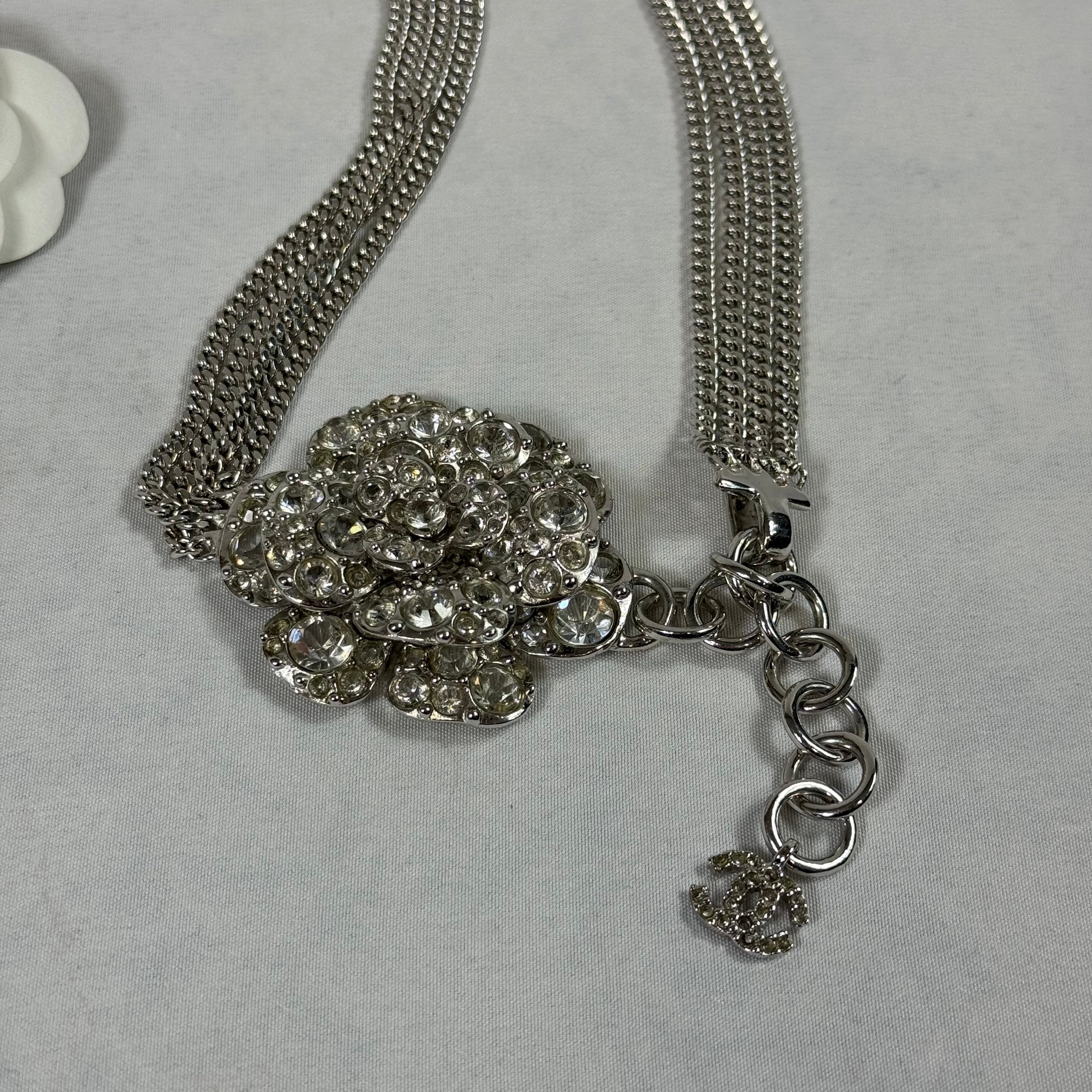 Chanel – Kameliengürtel