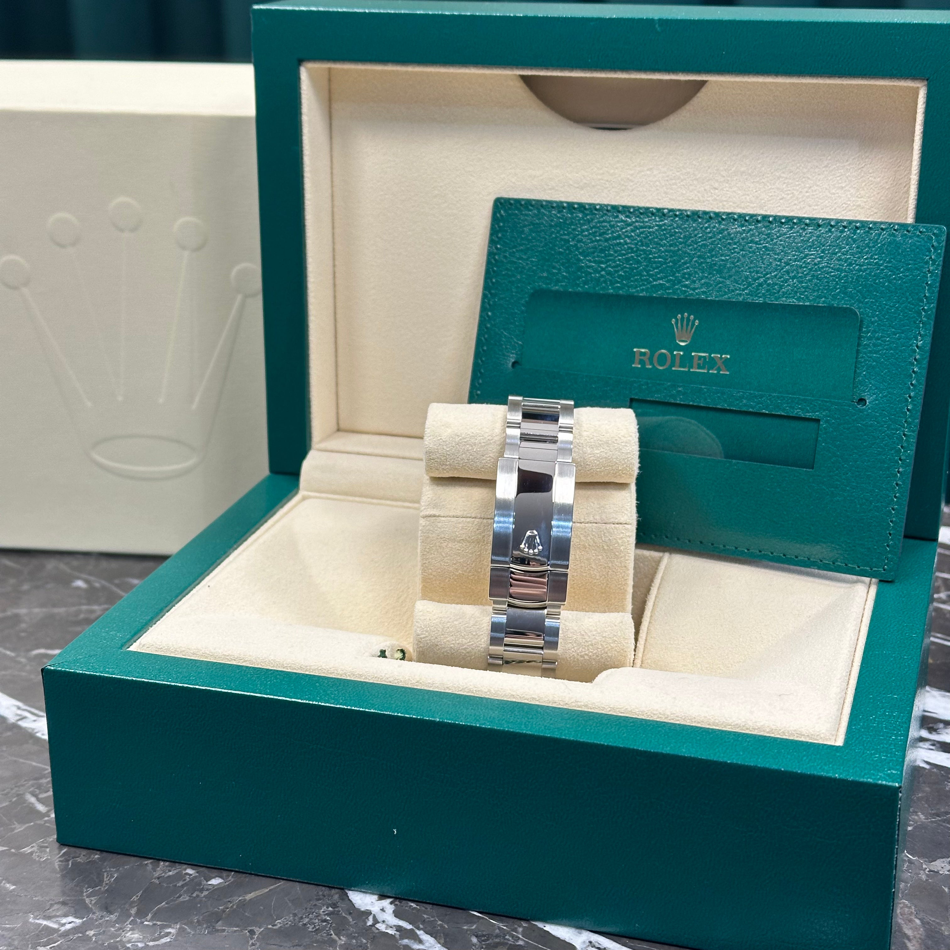 Rolex - Montre Oyster Perpetual Date