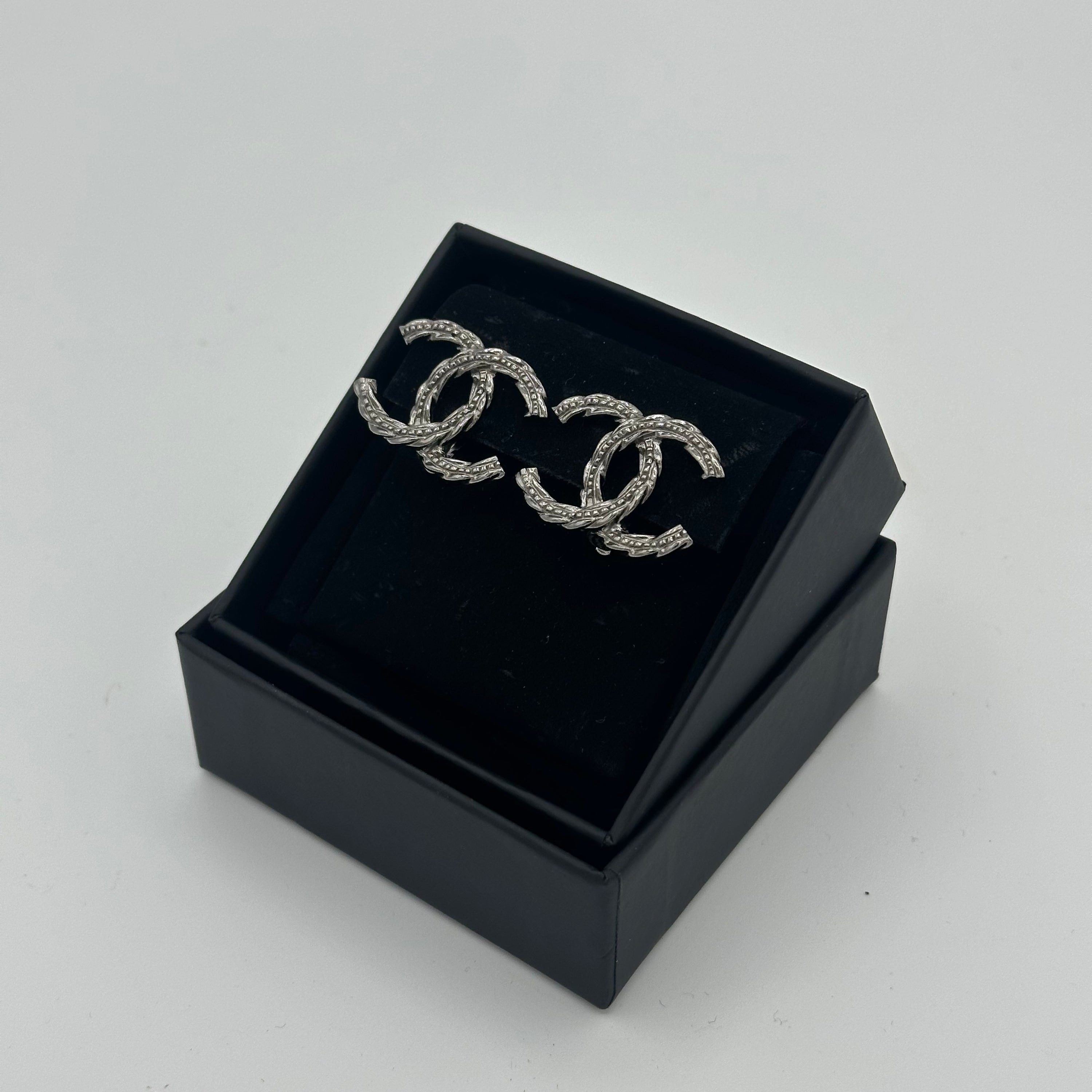 Chanel - Clip-on earrings