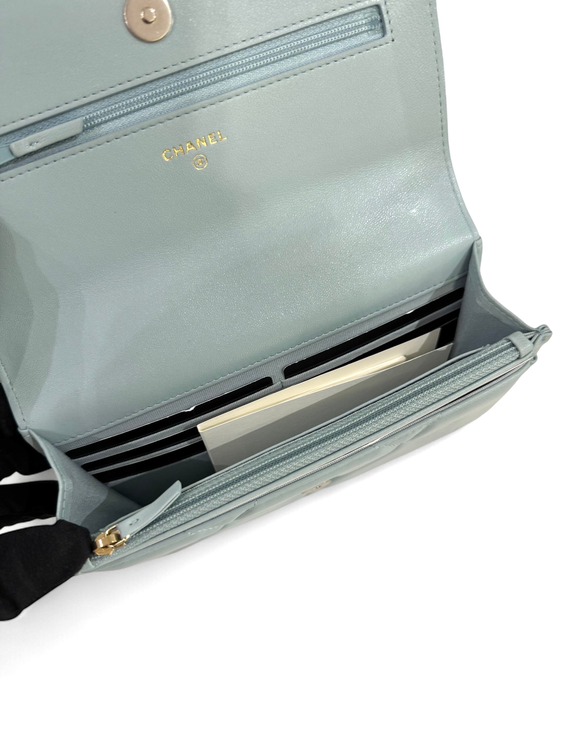 Chanel - Geldbeutel mit Kette 19