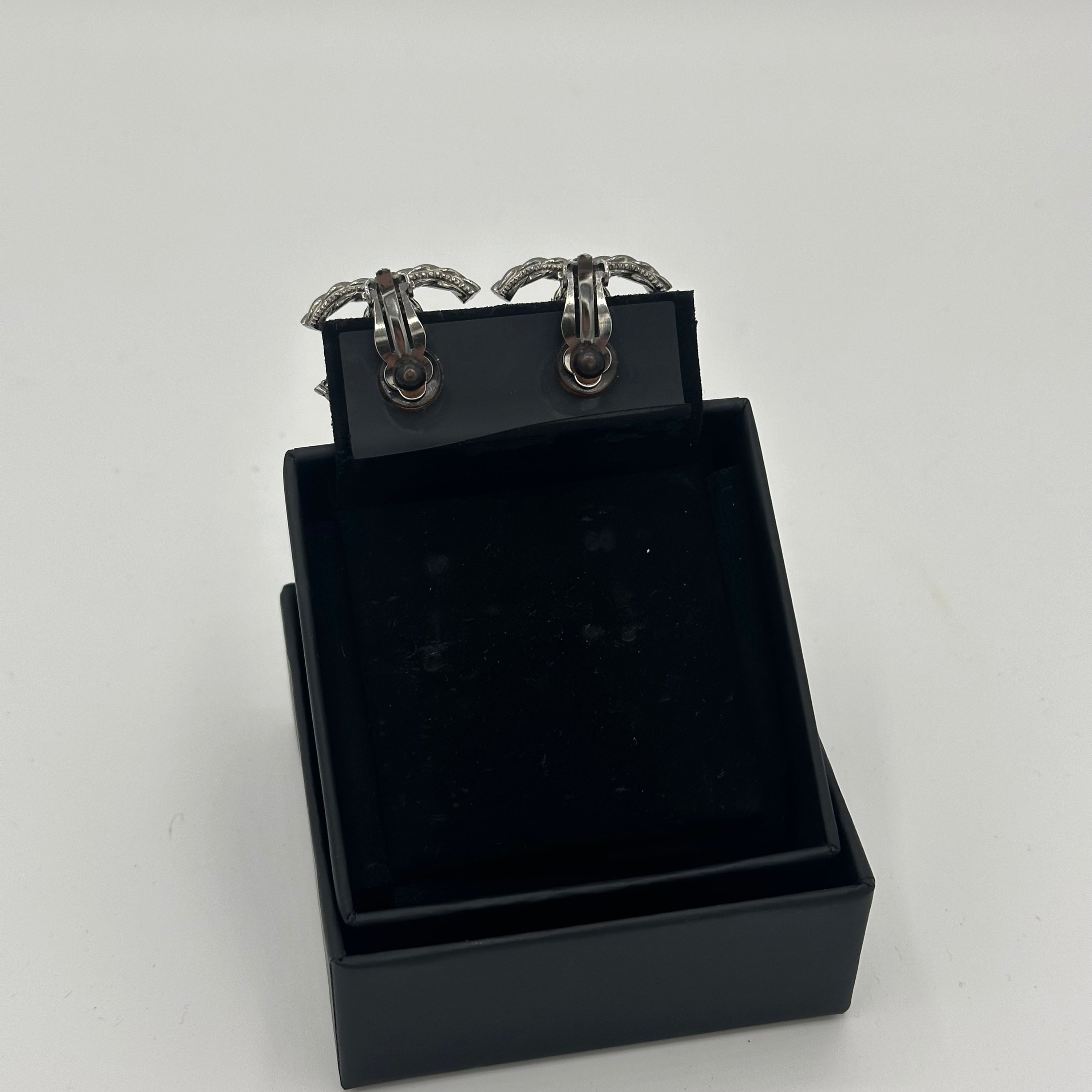 Chanel - Clip-on earrings