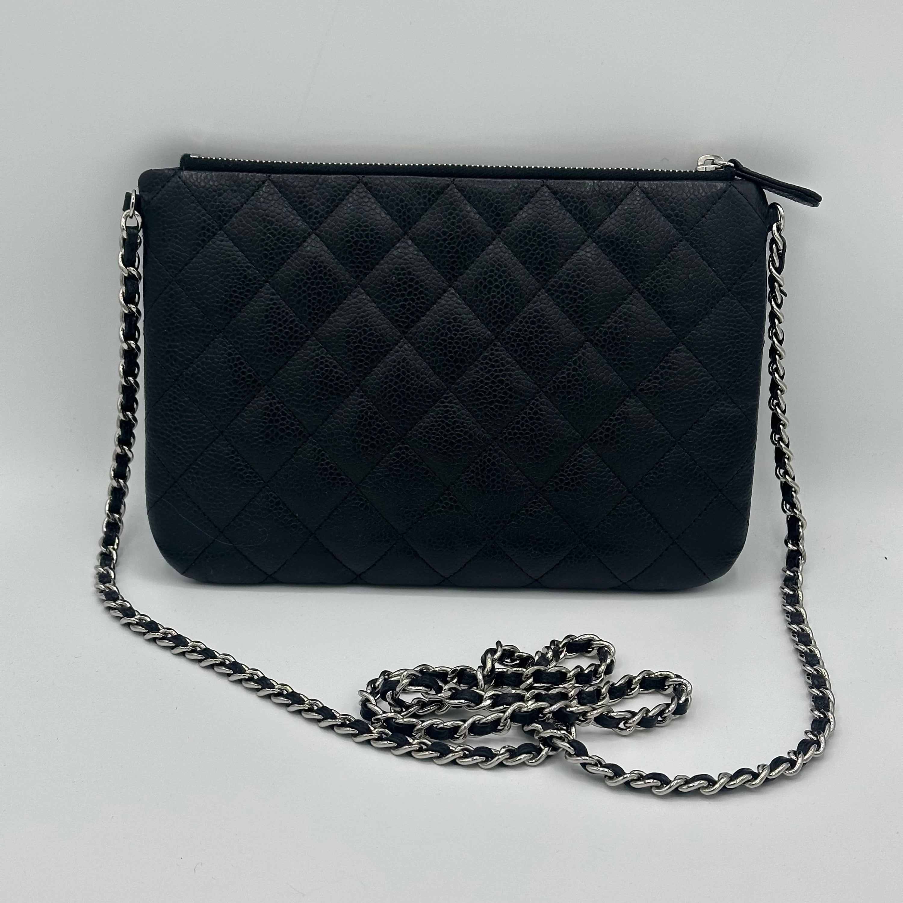Chanel - Clutch aus Kaviarleder