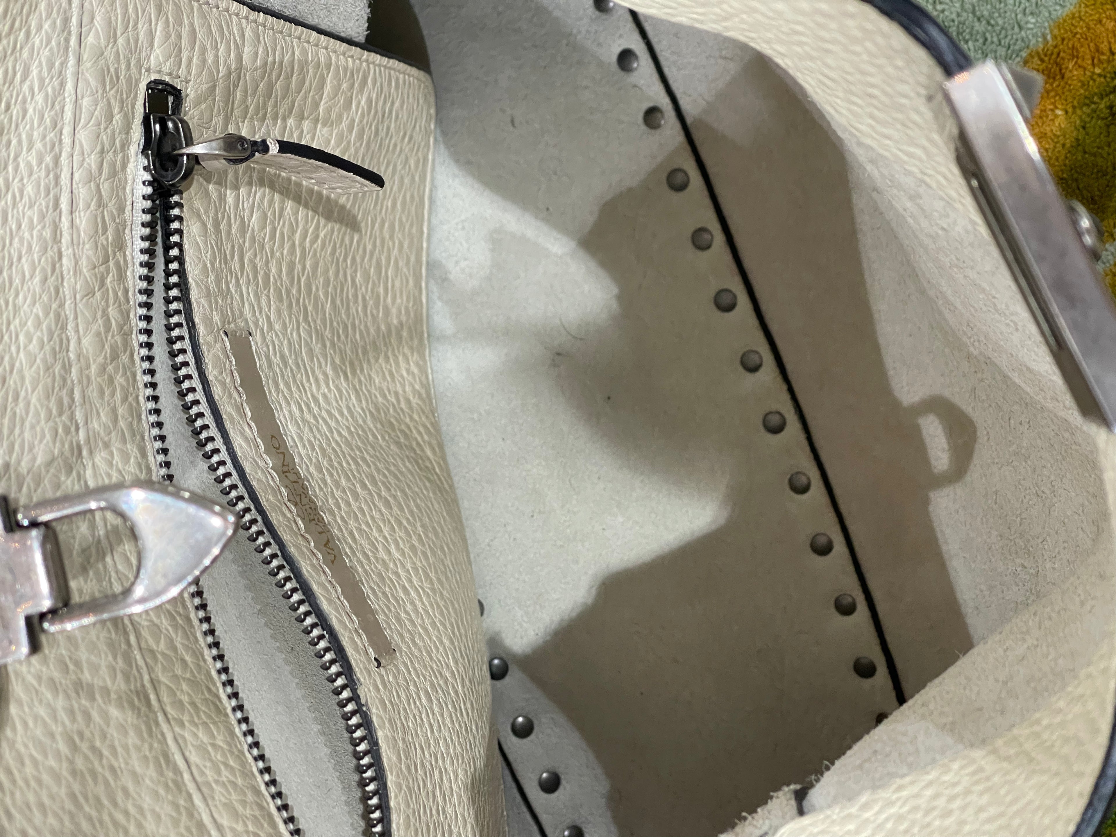 Valentino - sac besace ethnique cuir écru