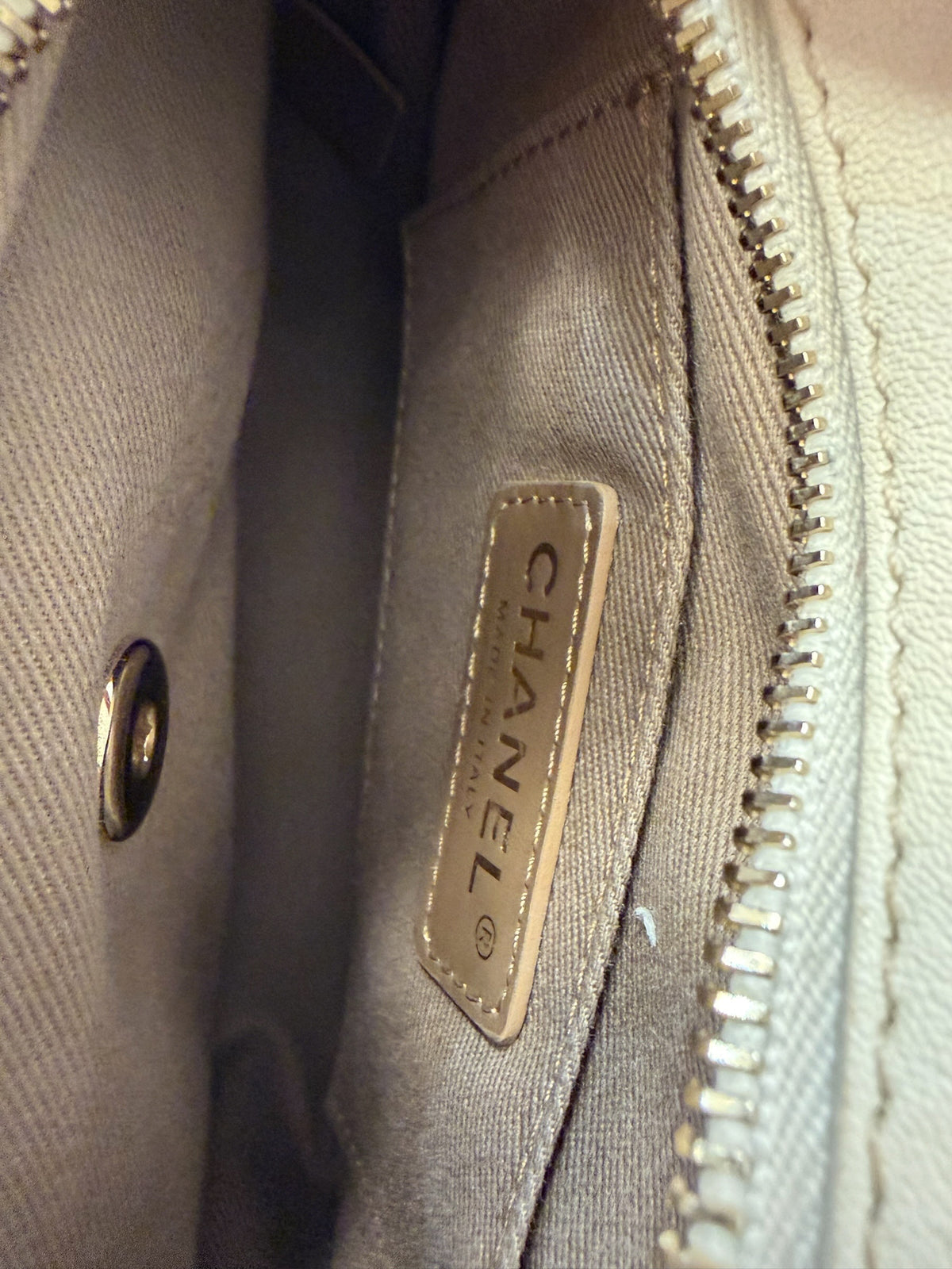 Chanel: Camera-Tasche in Elfenbein und Gold
