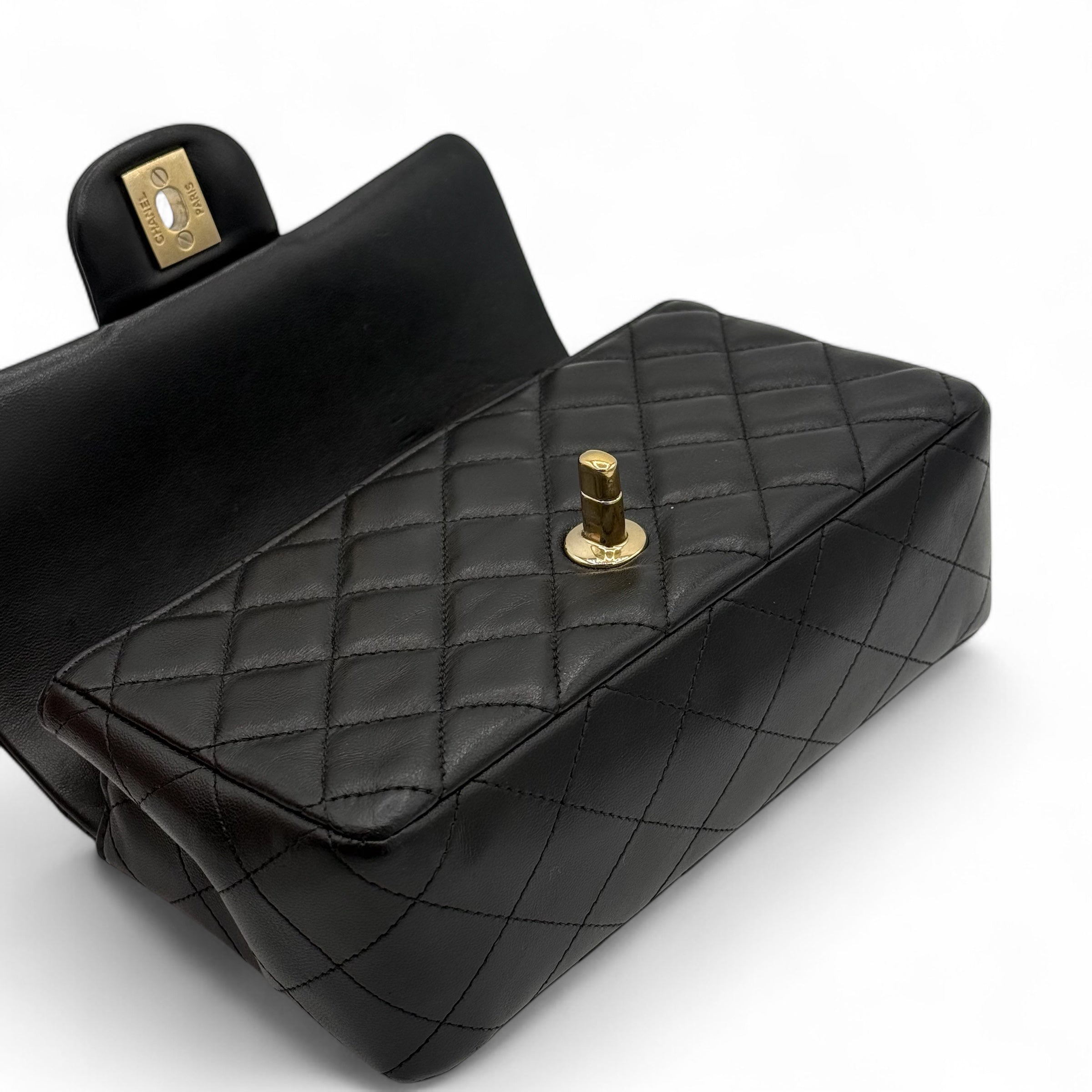 샤넬 - 클래식 플랩 백