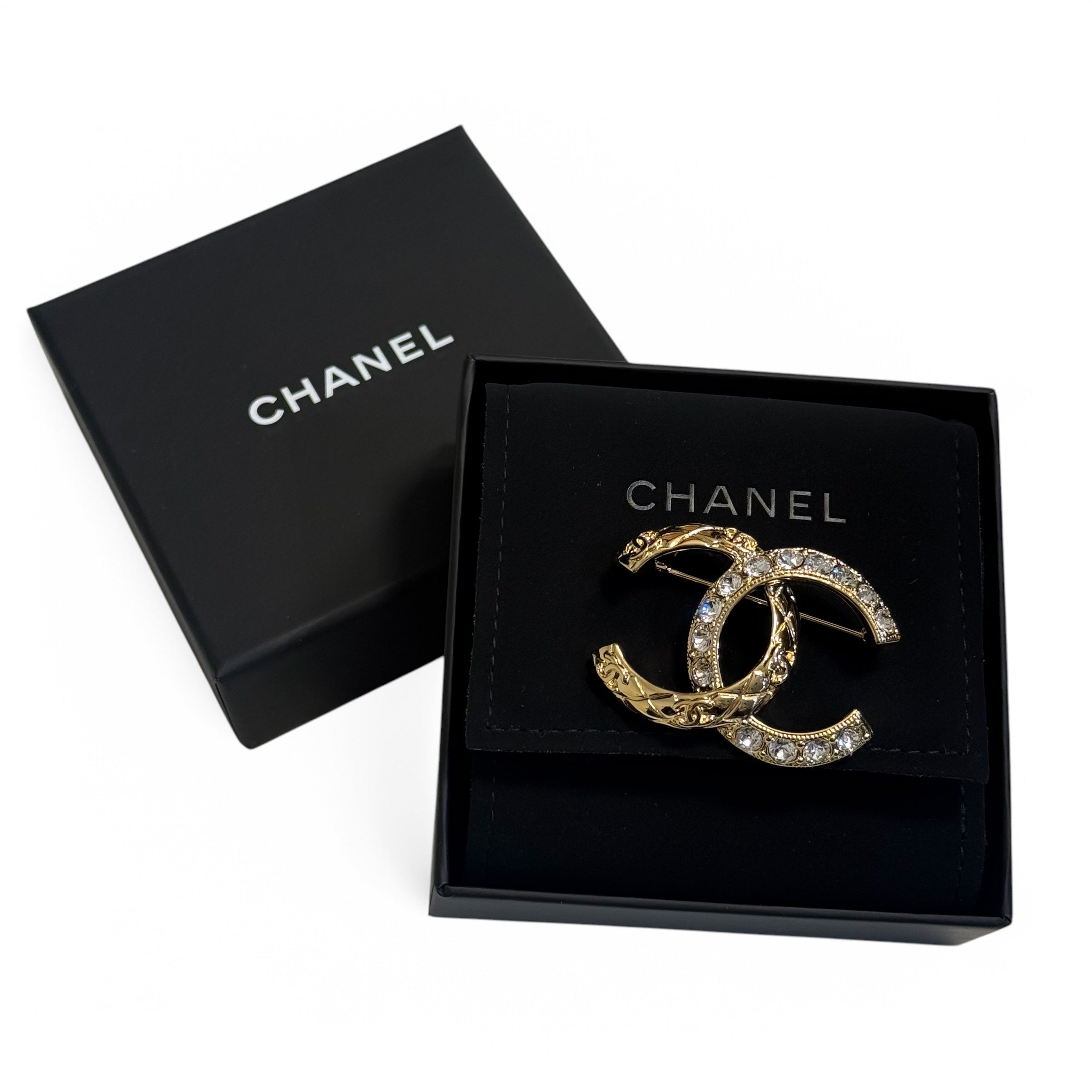 Chanel – CC-Brosche