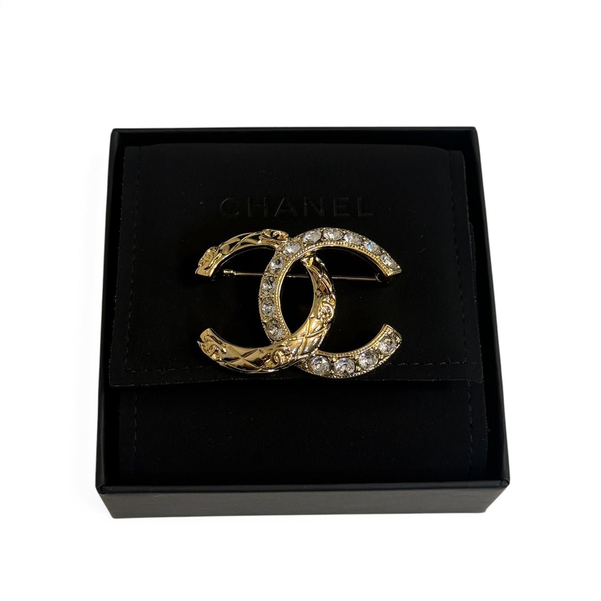 Chanel – CC-Brosche