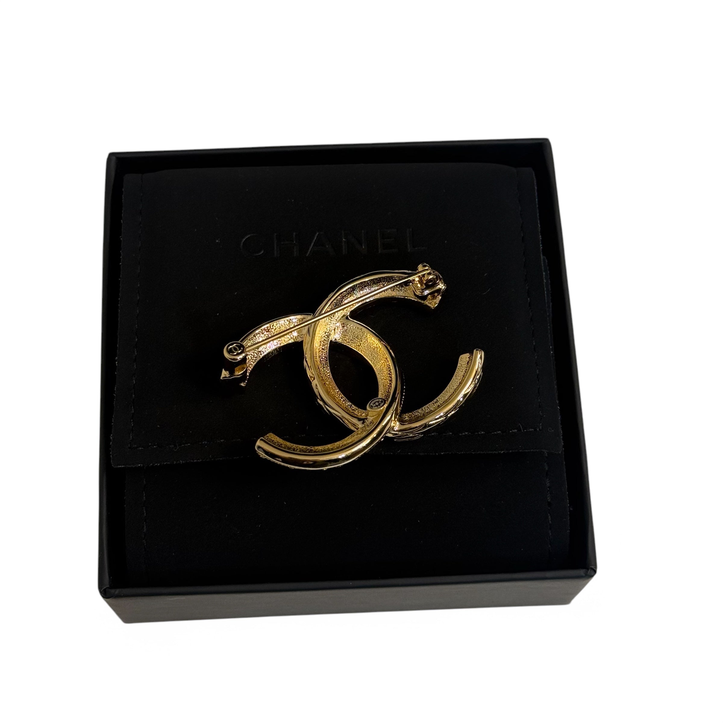 Chanel – CC-Brosche