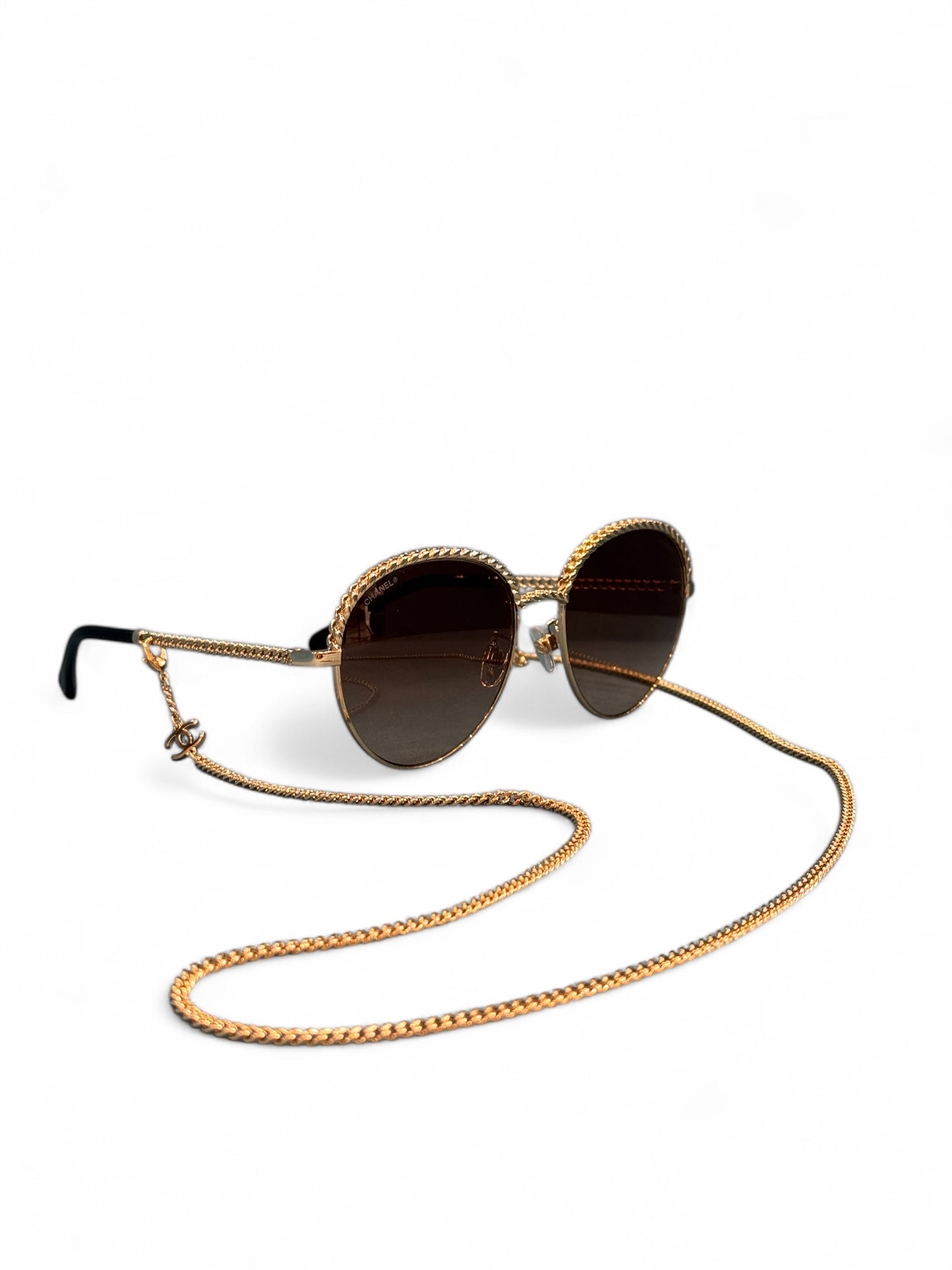 Chanel - Runde Sonnenbrille mit Kette