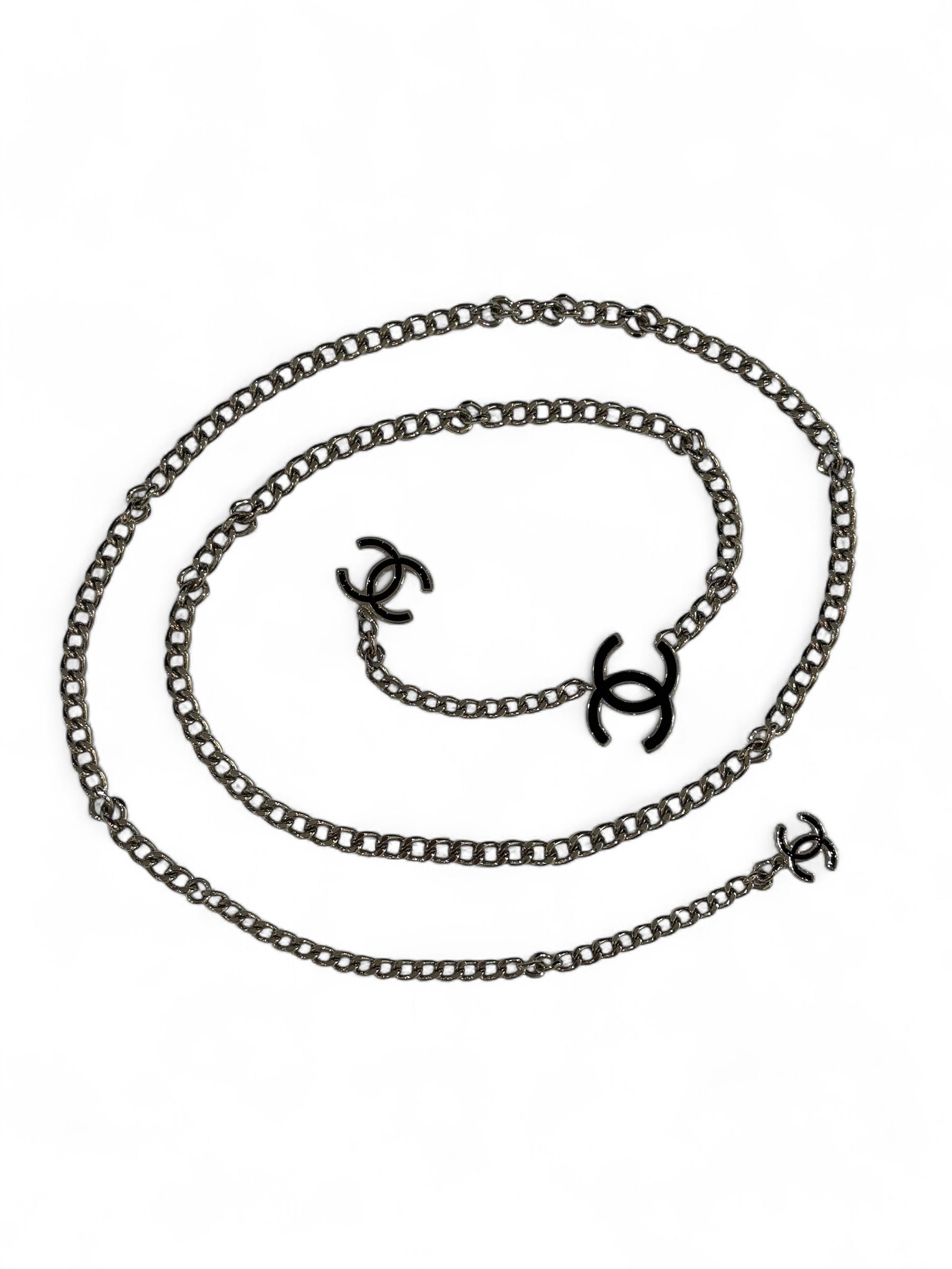 Chanel - Ceinture chaînette avec logos Chanel