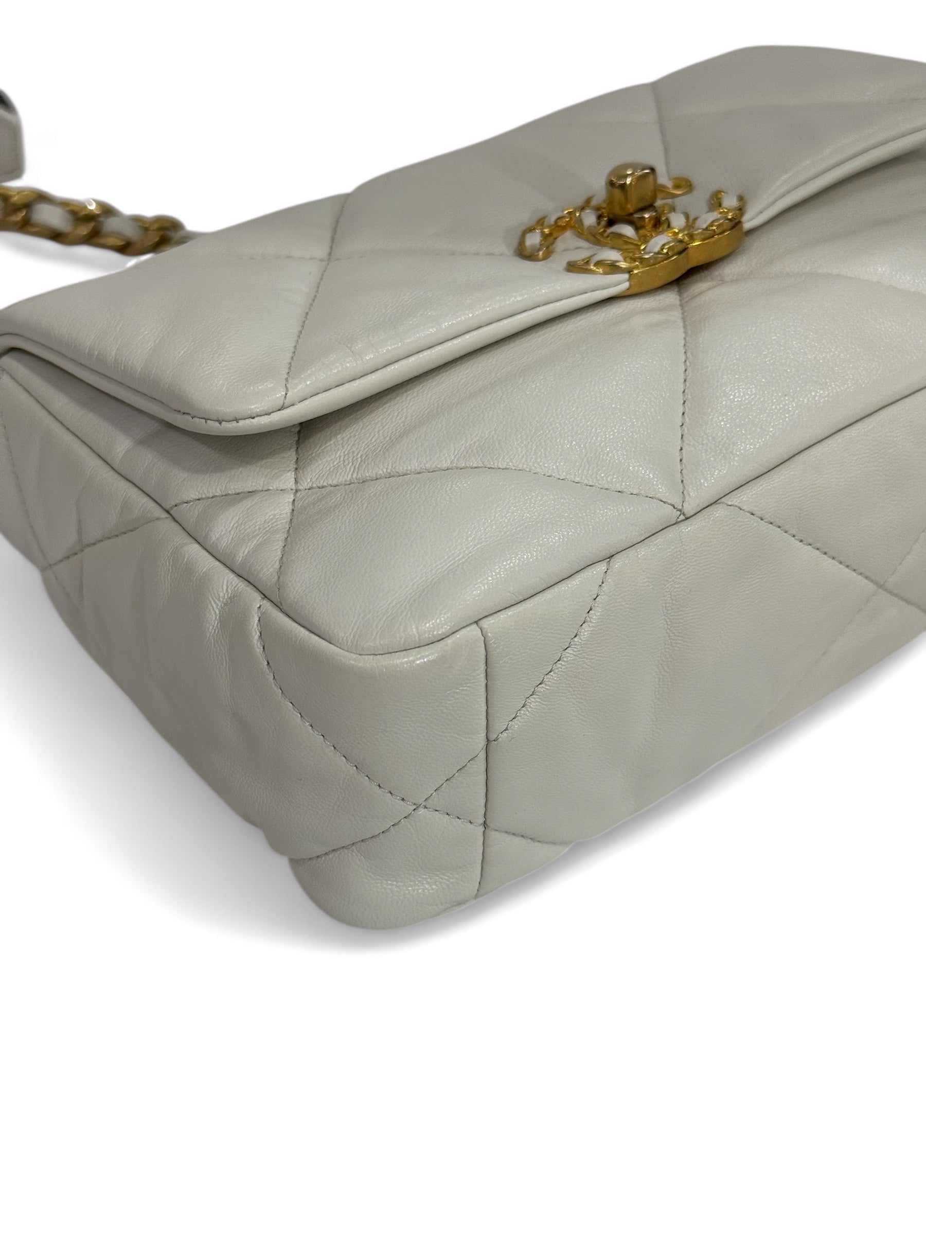 Chanel - White 19 bag