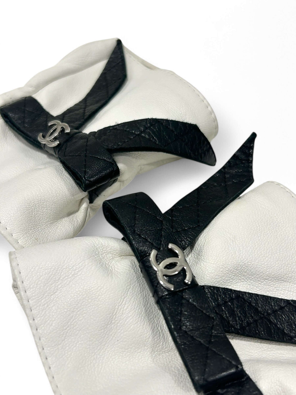 Chanel - Lederfäustlinge Gr. 68