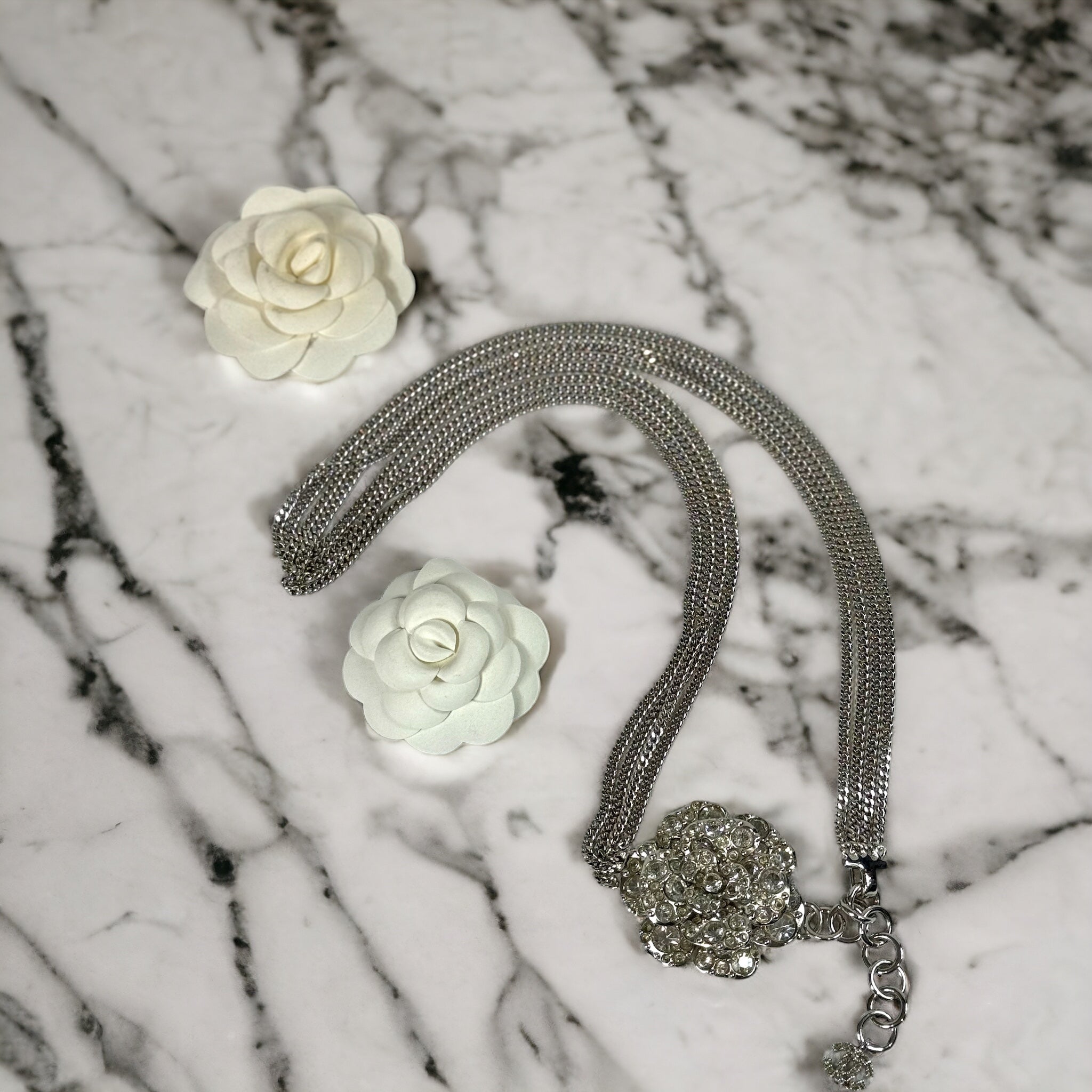 Chanel - Ceinture Camélia - Les Folies d&
