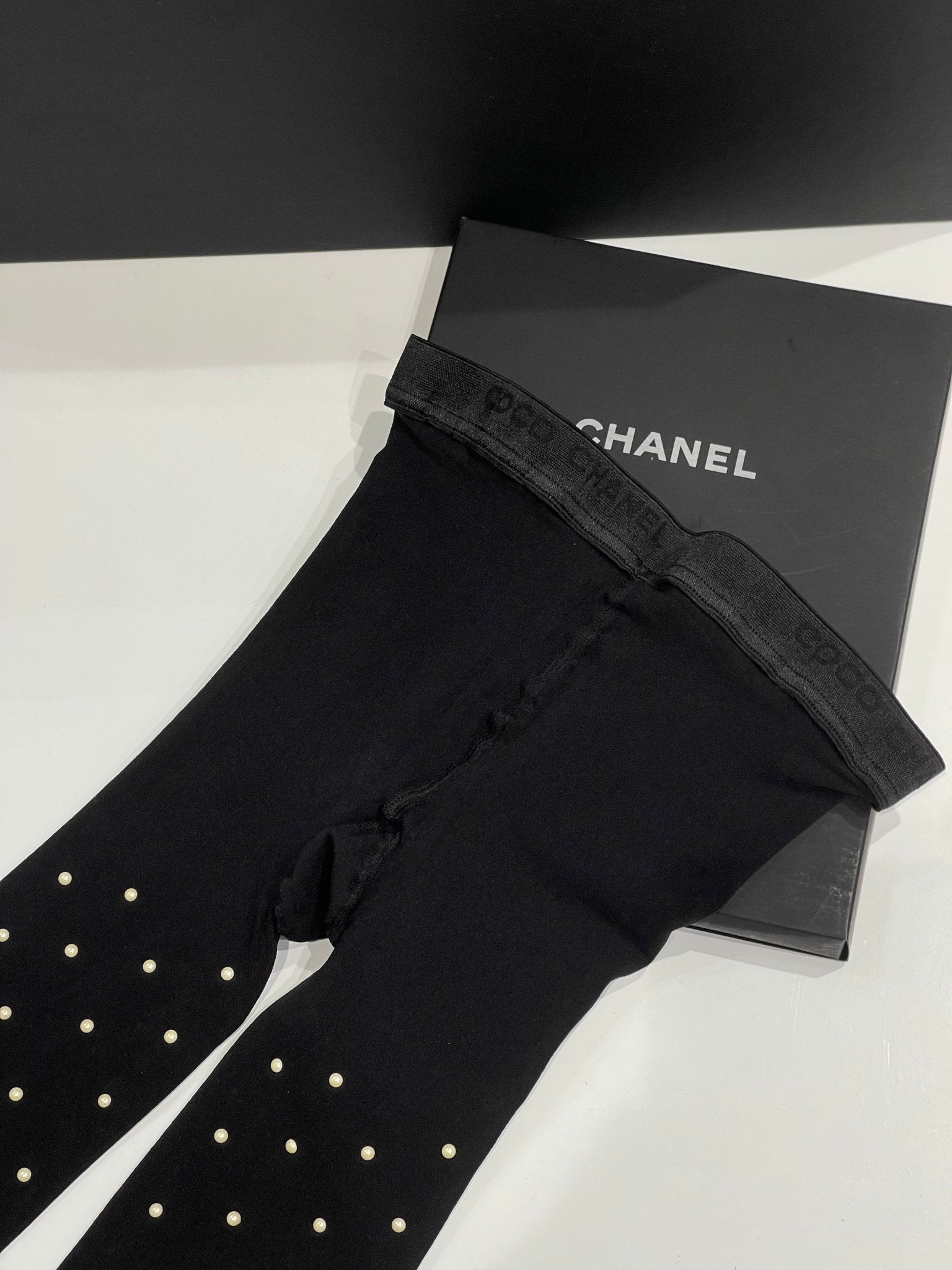 Chanel - Collants perles noirs T2 - Les Folies d&