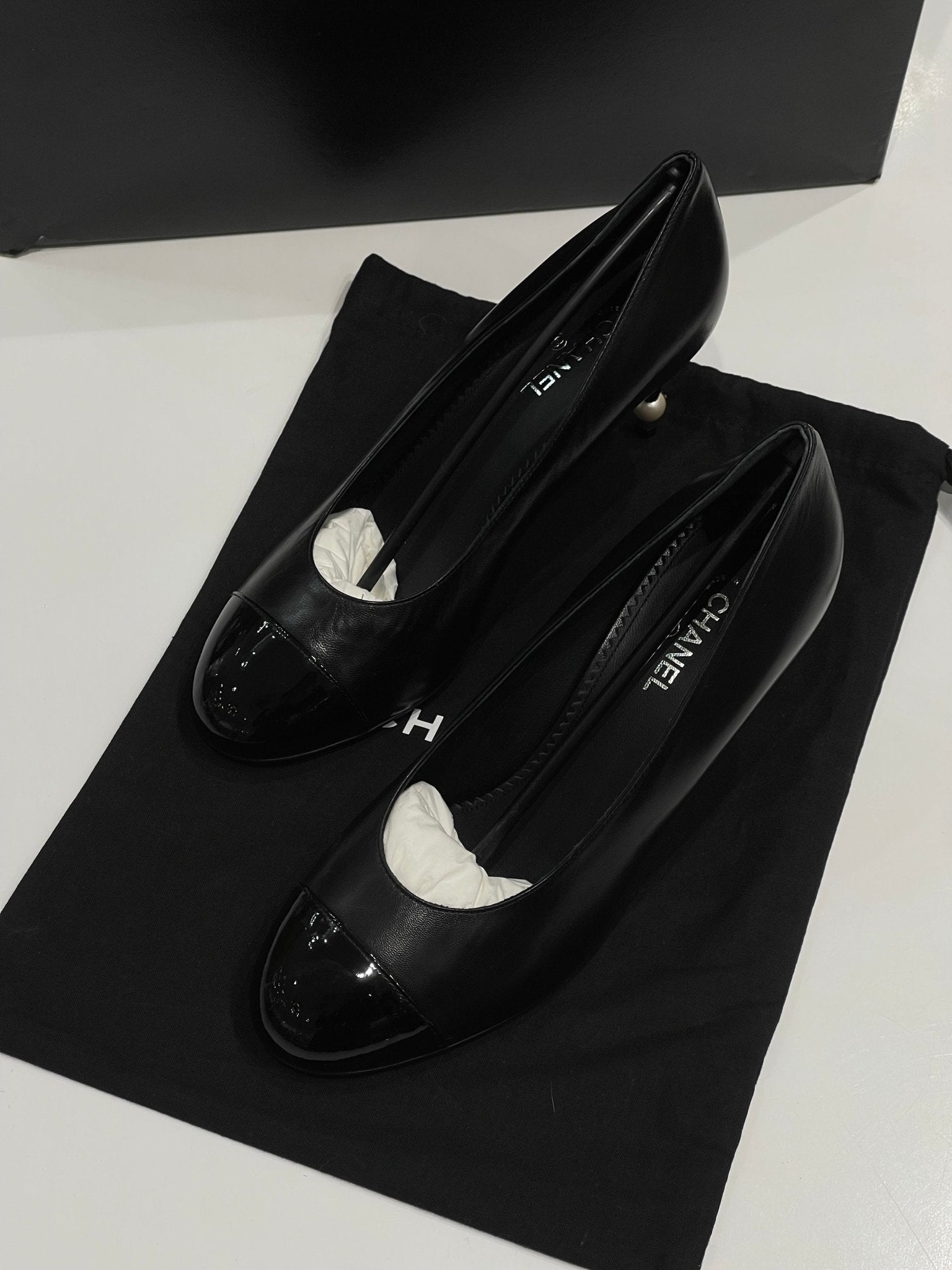 Chanel - Escarpins noirs T38 - Les Folies d&
