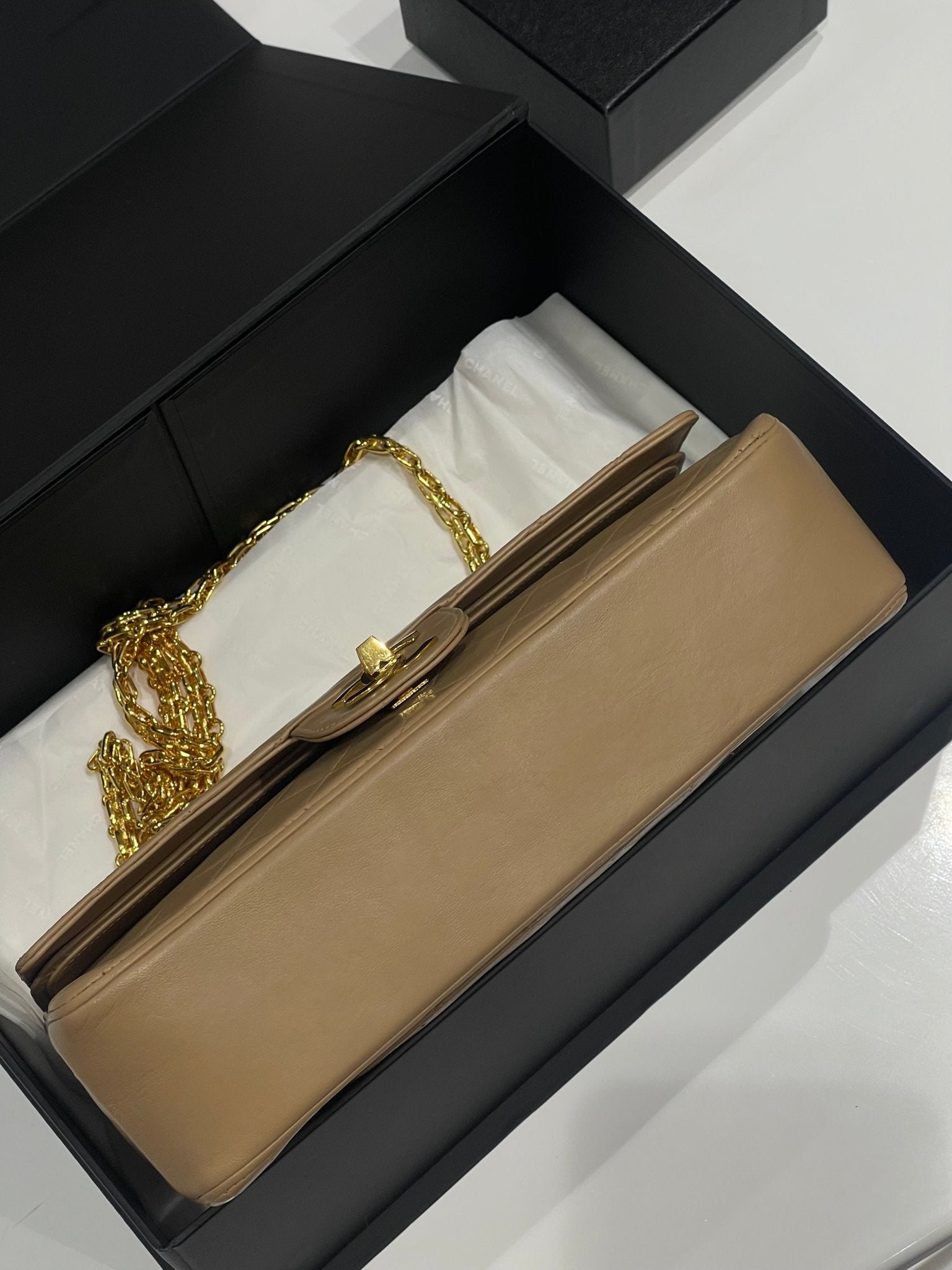 Chanel - sac Timeless médium vintage camel - Les Folies d&