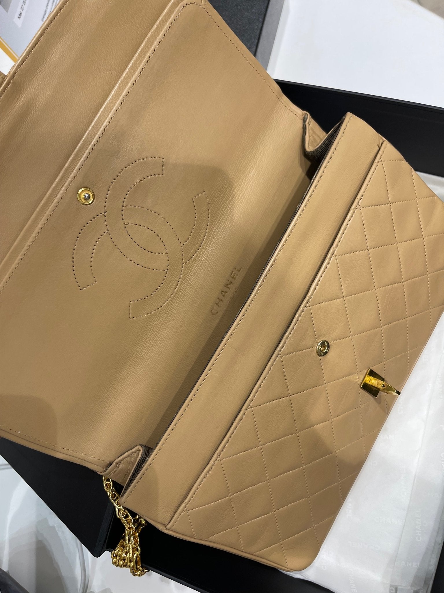 Chanel - sac Timeless médium vintage camel - Les Folies d&