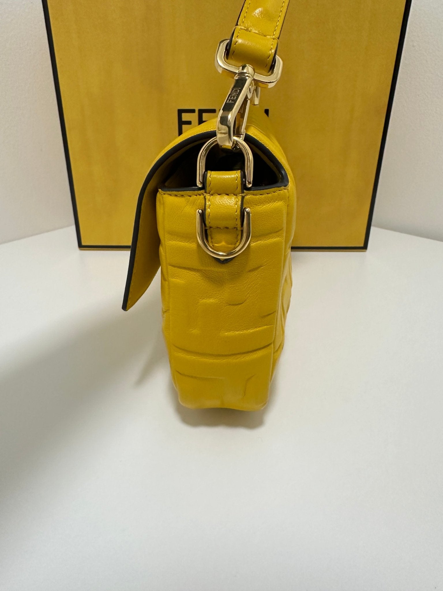 Fendi - Sac Baguette Monogramme Mimosa - Les Folies d&