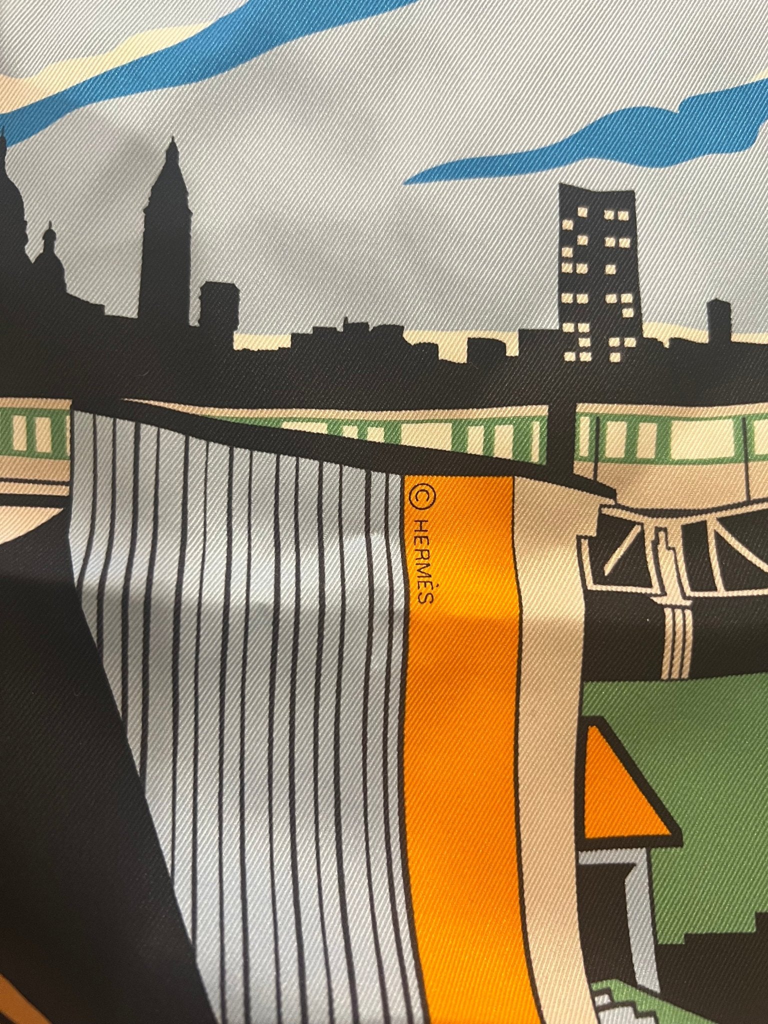 Hermès « Minuit au Faubourg » Bleu M - Les Folies d&