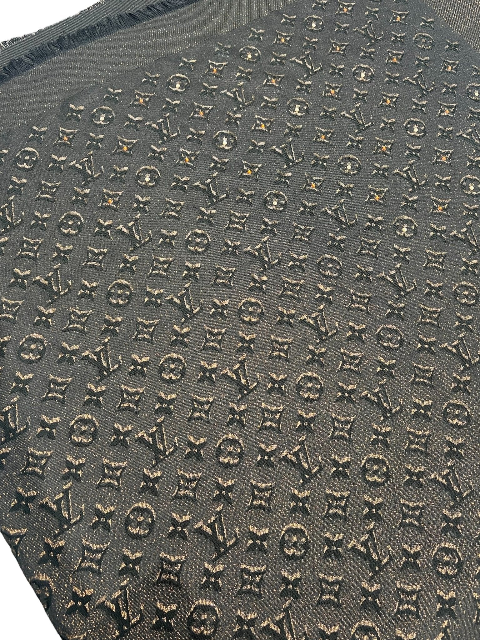 Louis Vuitton Châle Paillettes et Strass Noir - Les Folies d&