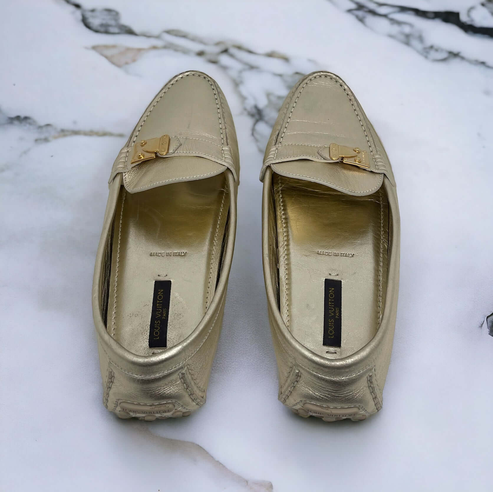 Louis Vuitton Mocassins dorés 37 - Les Folies d&