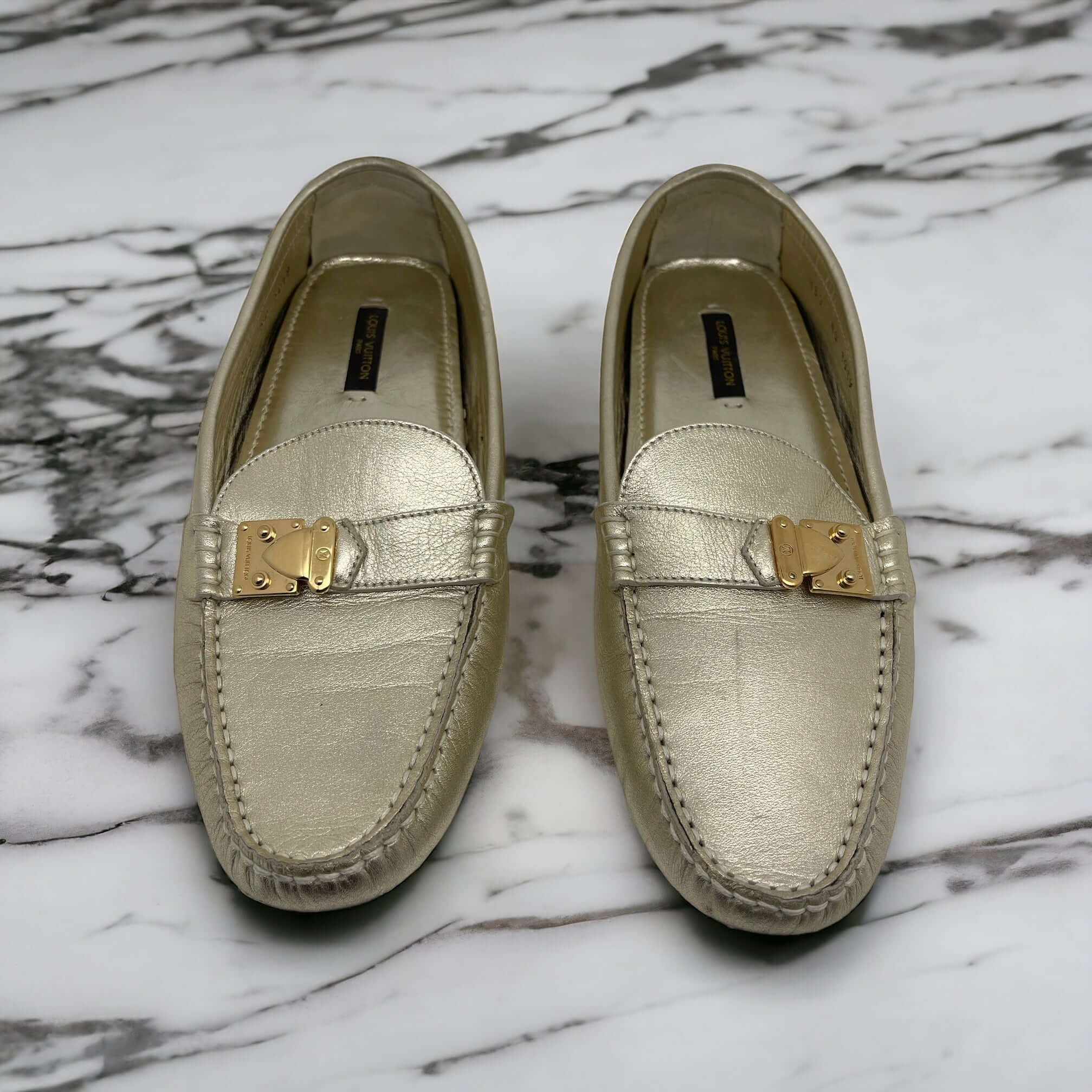 Louis Vuitton Mocassins dorés 37 - Les Folies d&