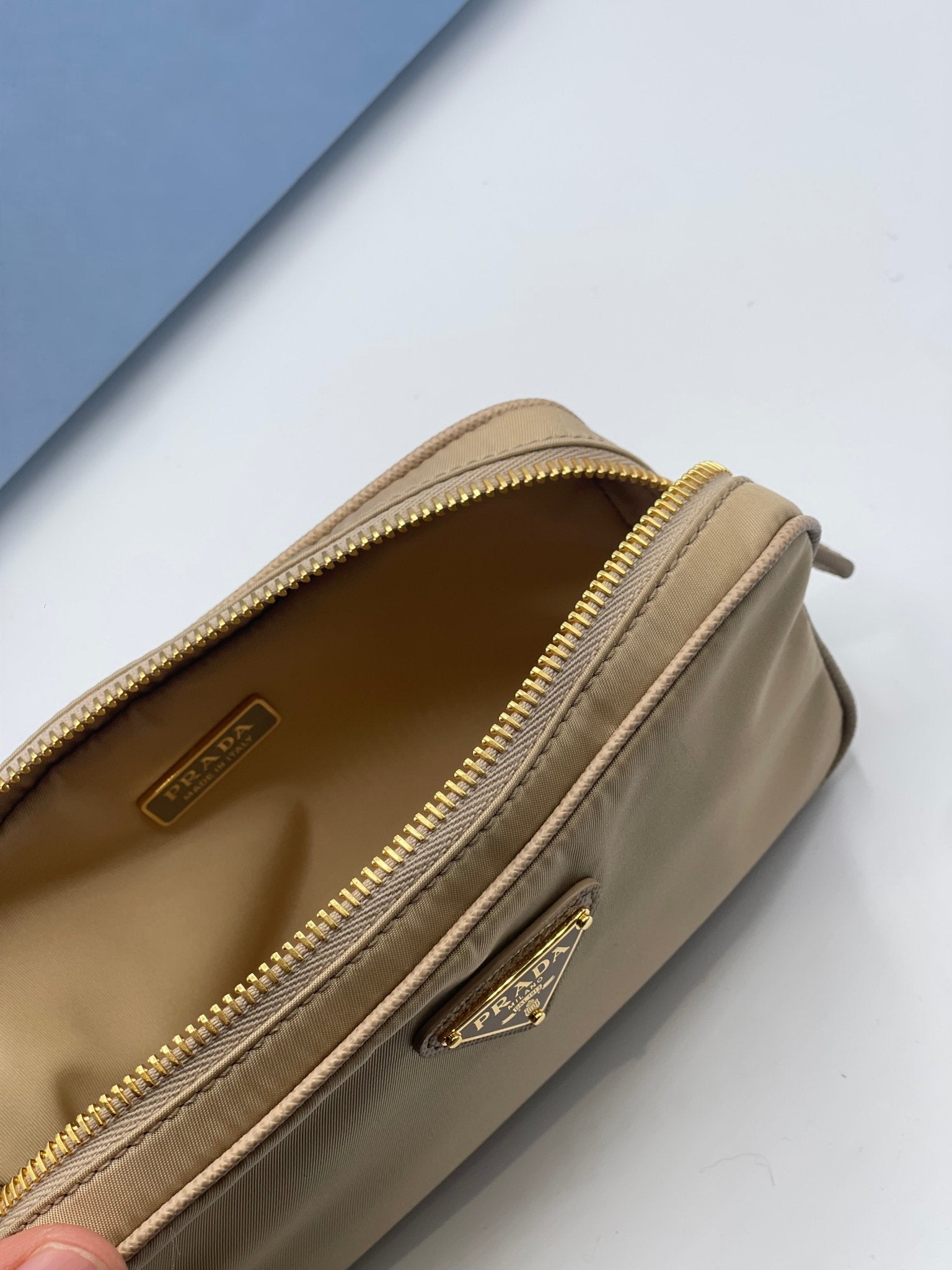 Prada - Pochette accessoire nylon beige - Les Folies d&