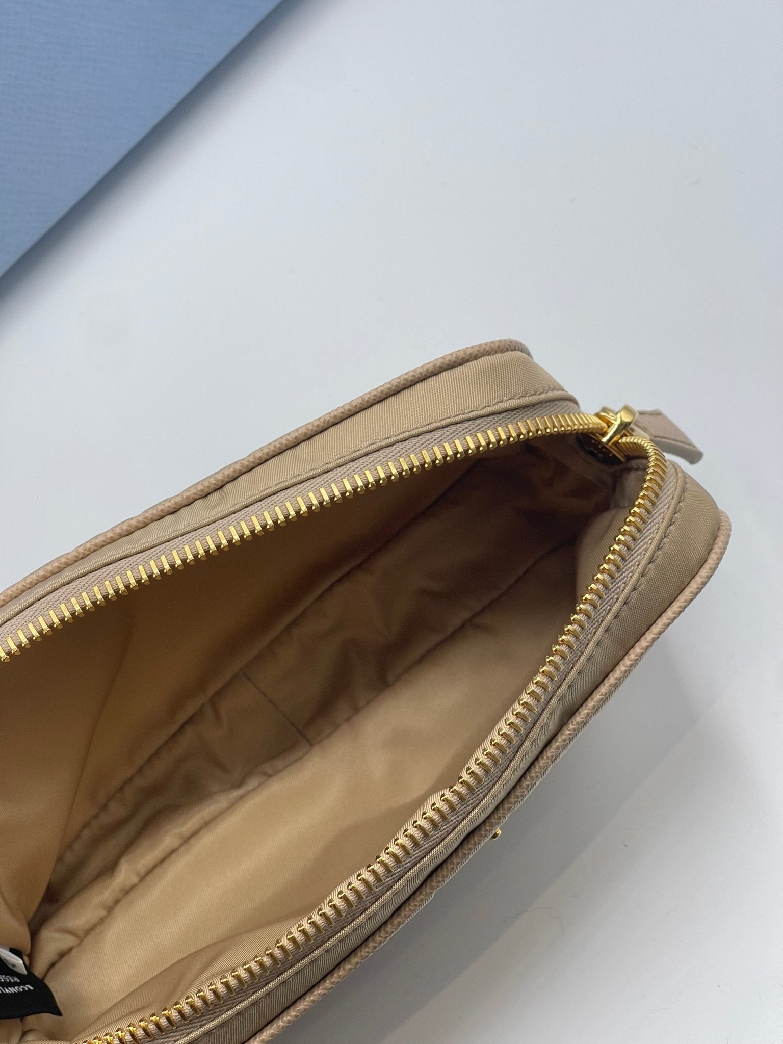 Prada - Pochette accessoire nylon beige - Les Folies d&