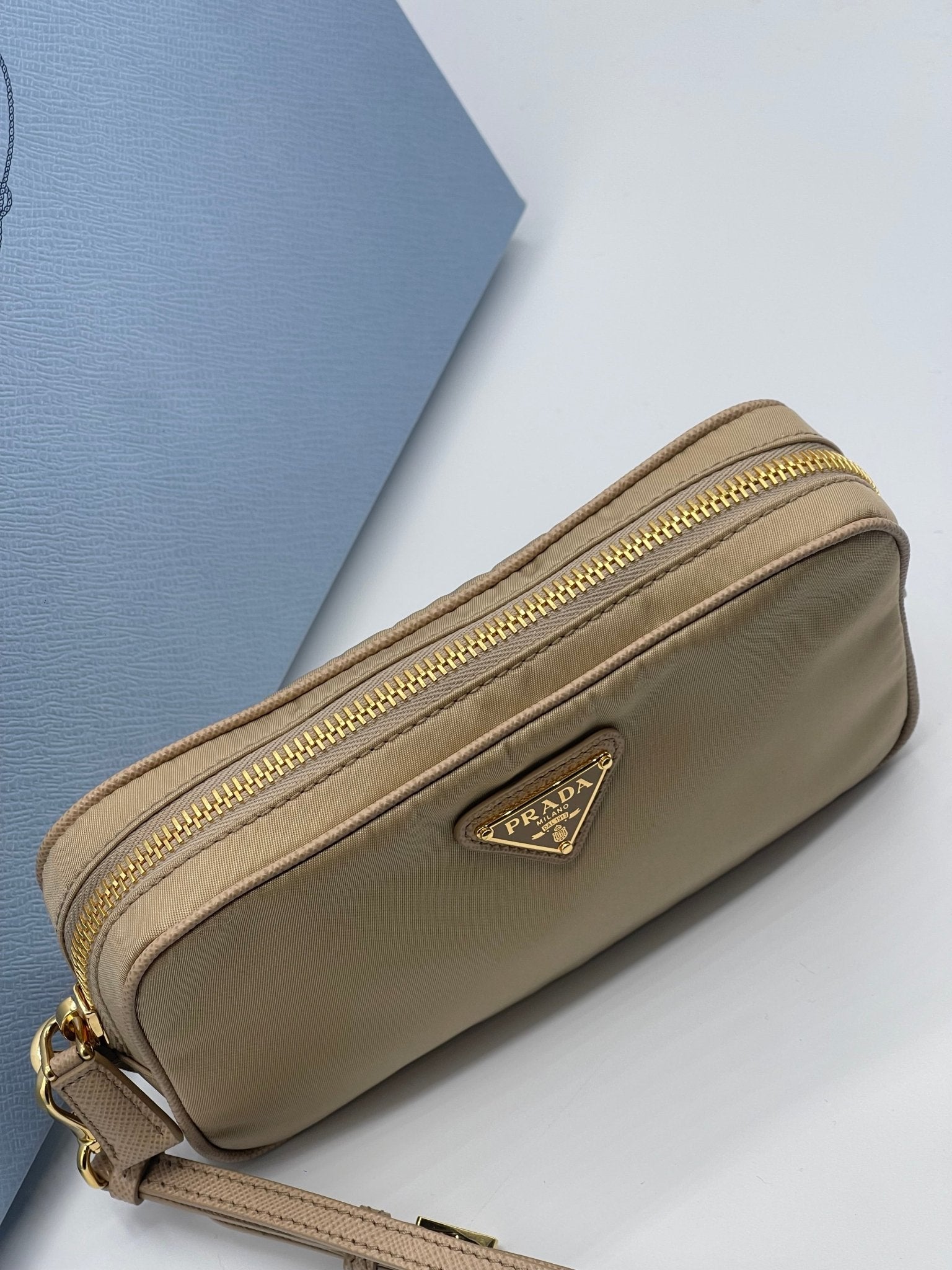 Prada - Pochette accessoire nylon beige - Les Folies d&