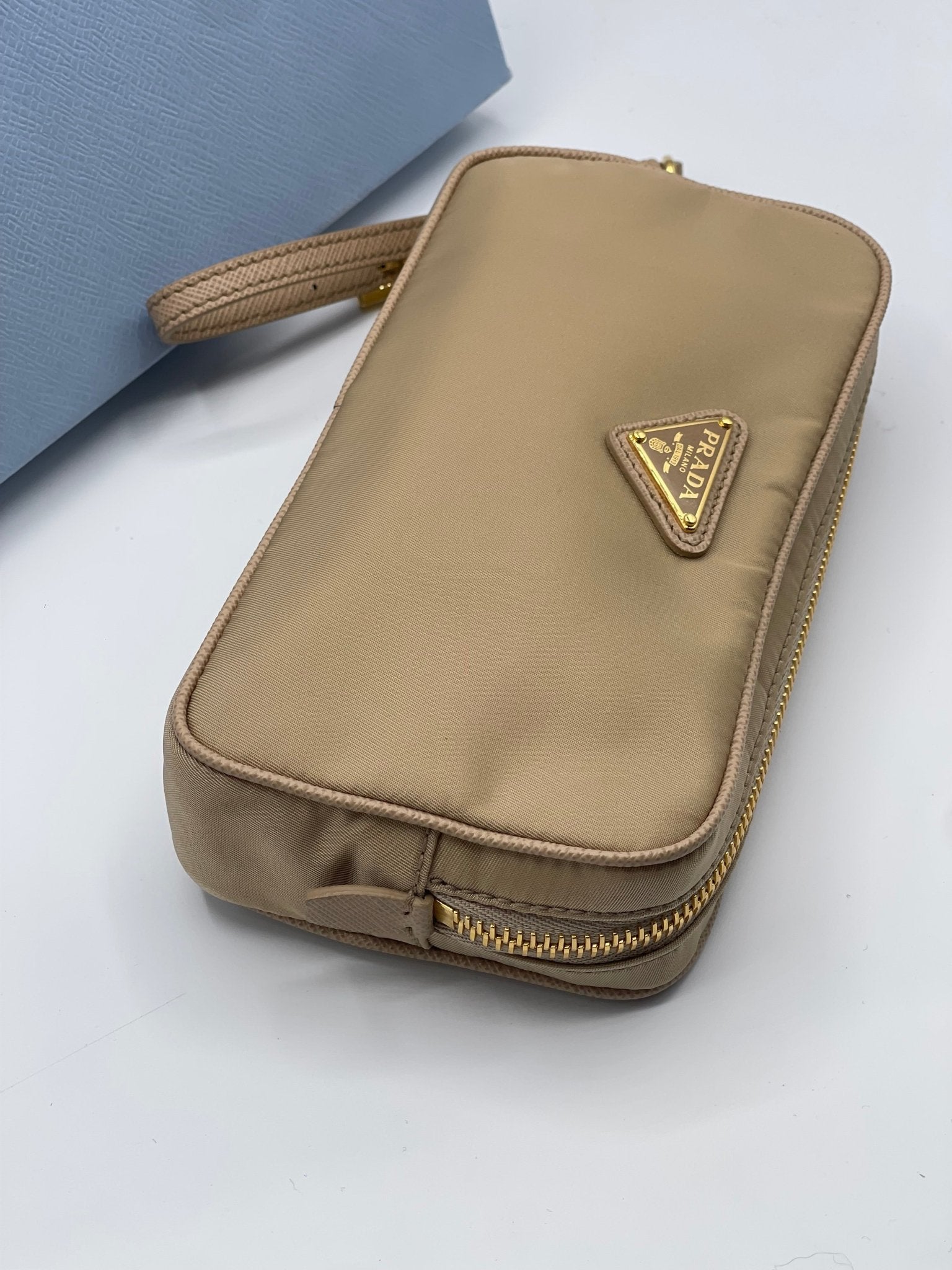 Prada - Pochette accessoire nylon beige - Les Folies d&