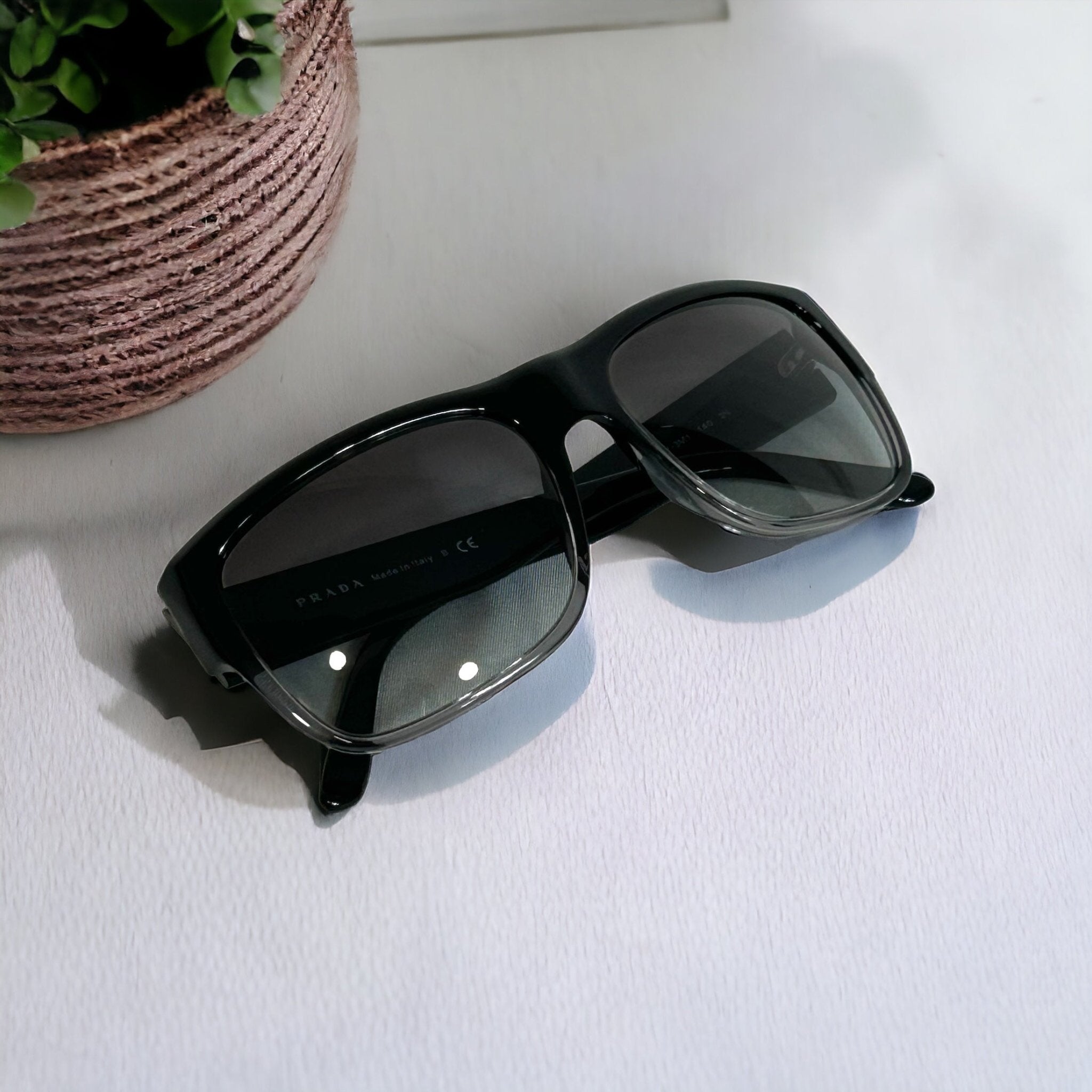 Prada - Solaires - Les Folies d&