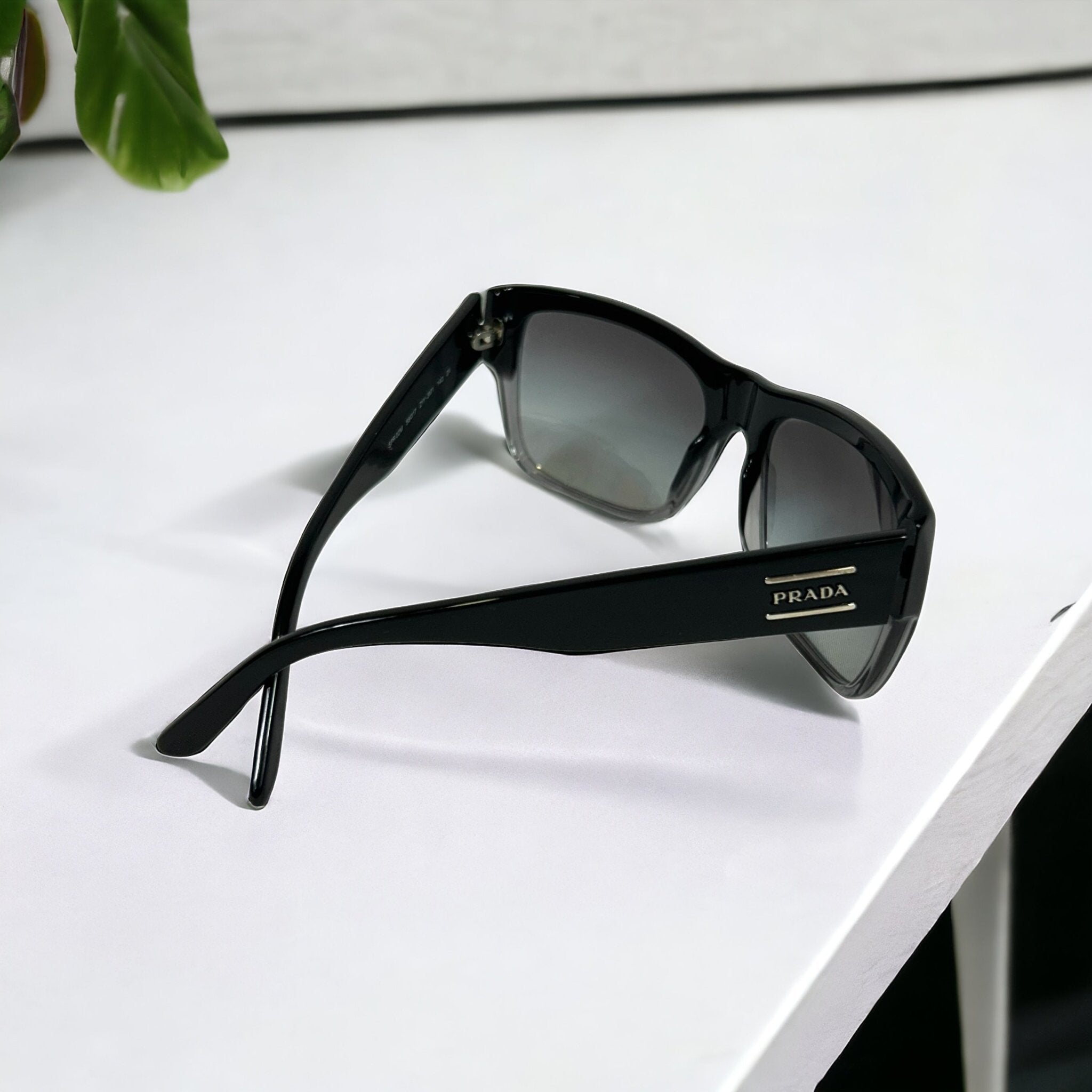 Prada - Solaires - Les Folies d&